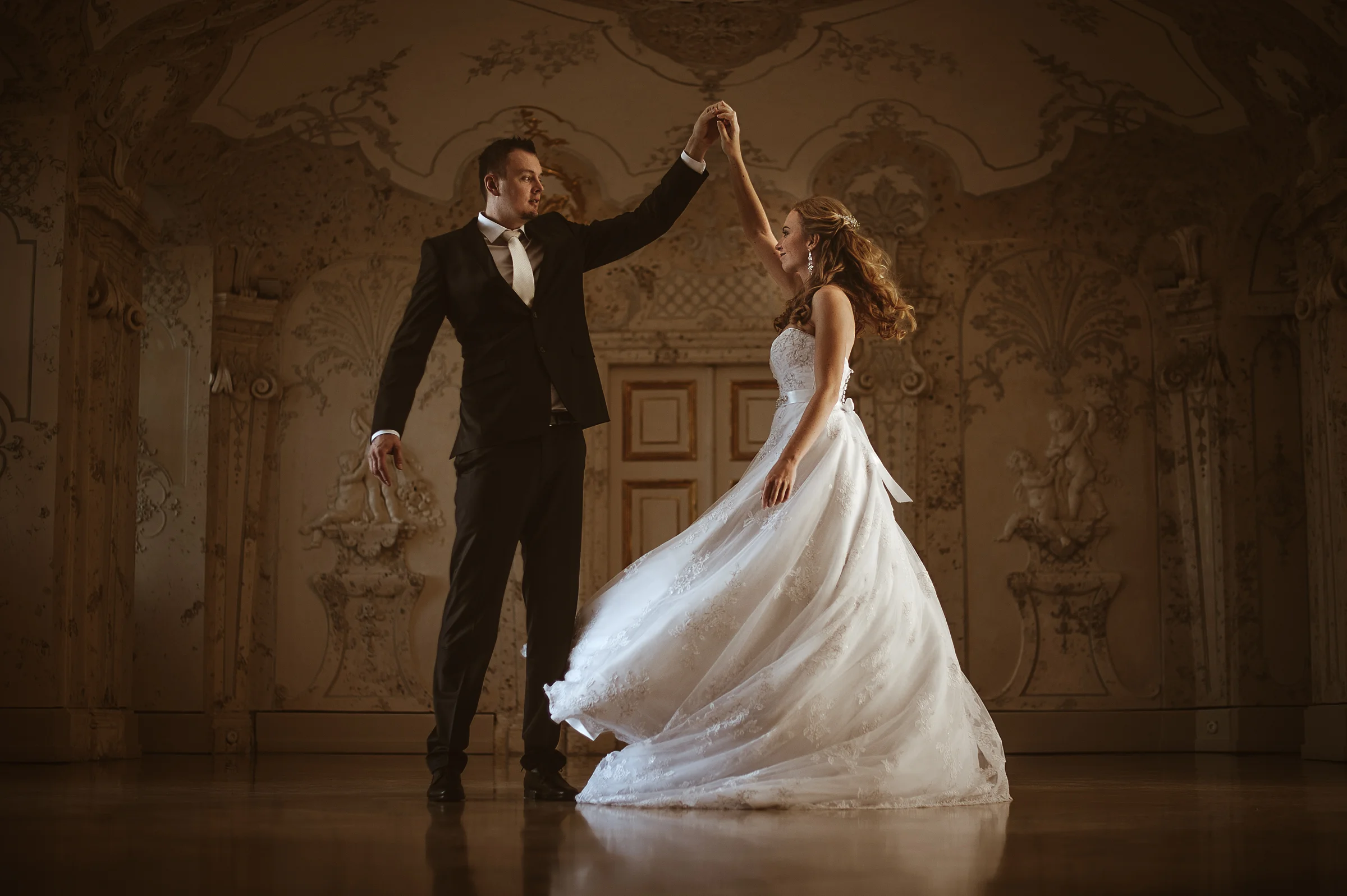 Romantic Wedding in Slovakia | Schlosshof Wedding | Munich Wedding Photographer
