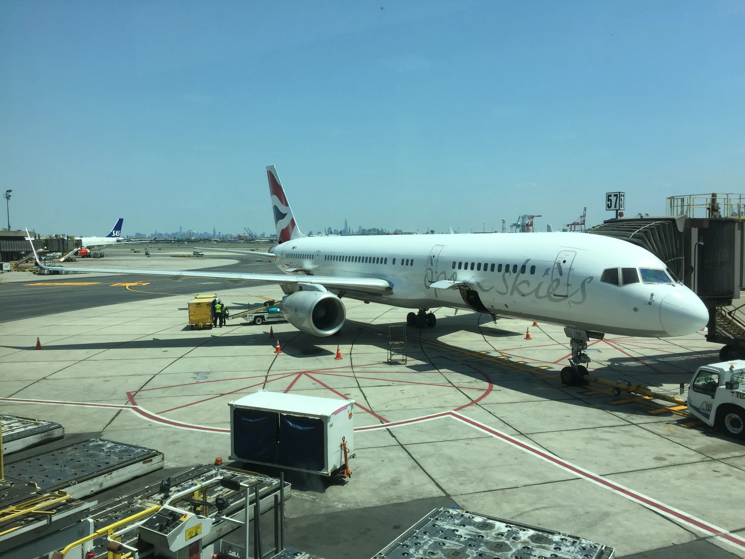 OpenSkies 757 at Newark-Liberty International Airport (click to enlarge)
