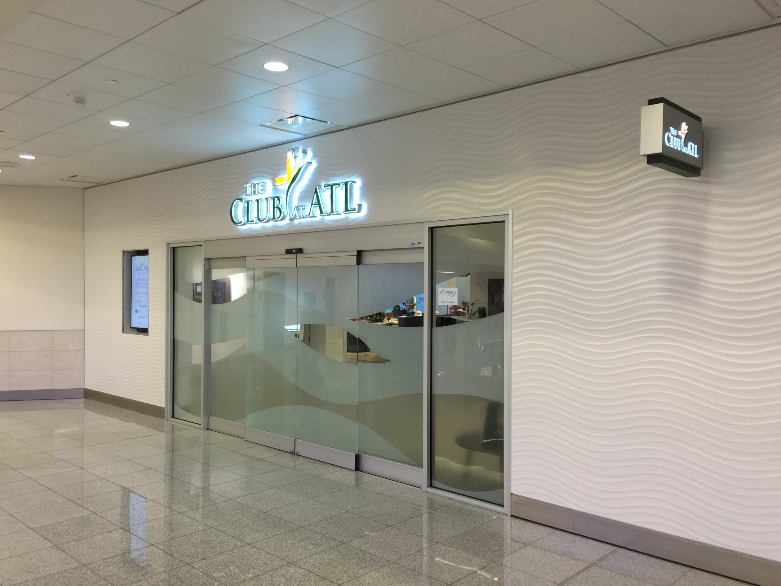The Club at ATL is located on the second level in the international terminal atrium in Atlanta (click to enlarge)