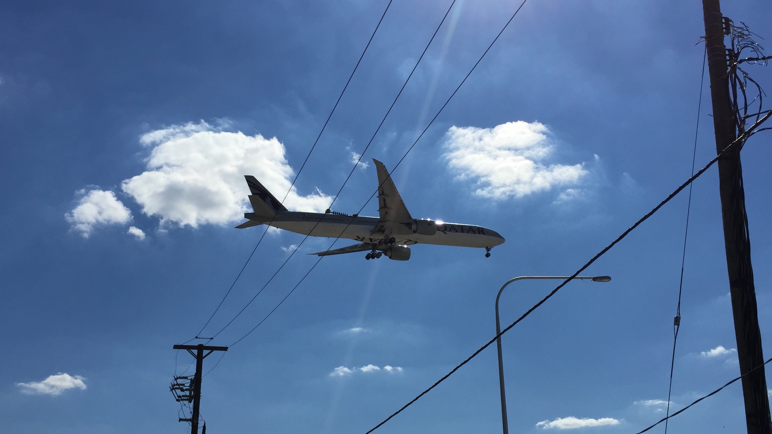 Qatar Airways Boeing 777-300 arriving from Doha