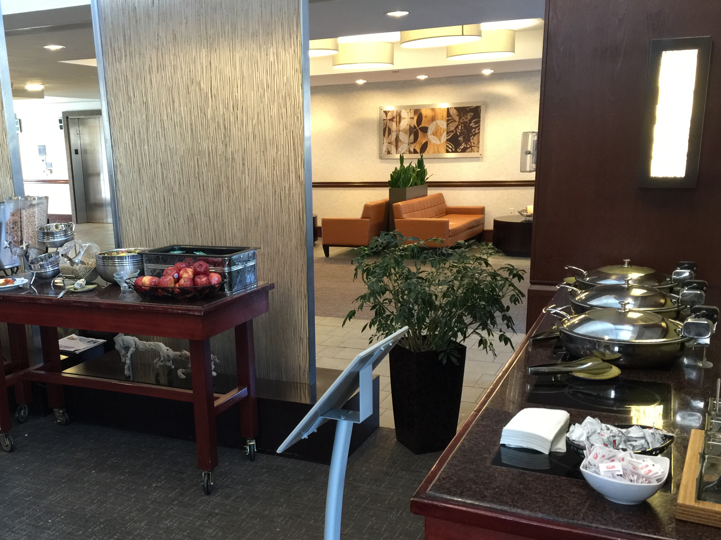 DoubleTree Club breakfast buffet (click to enlarge)