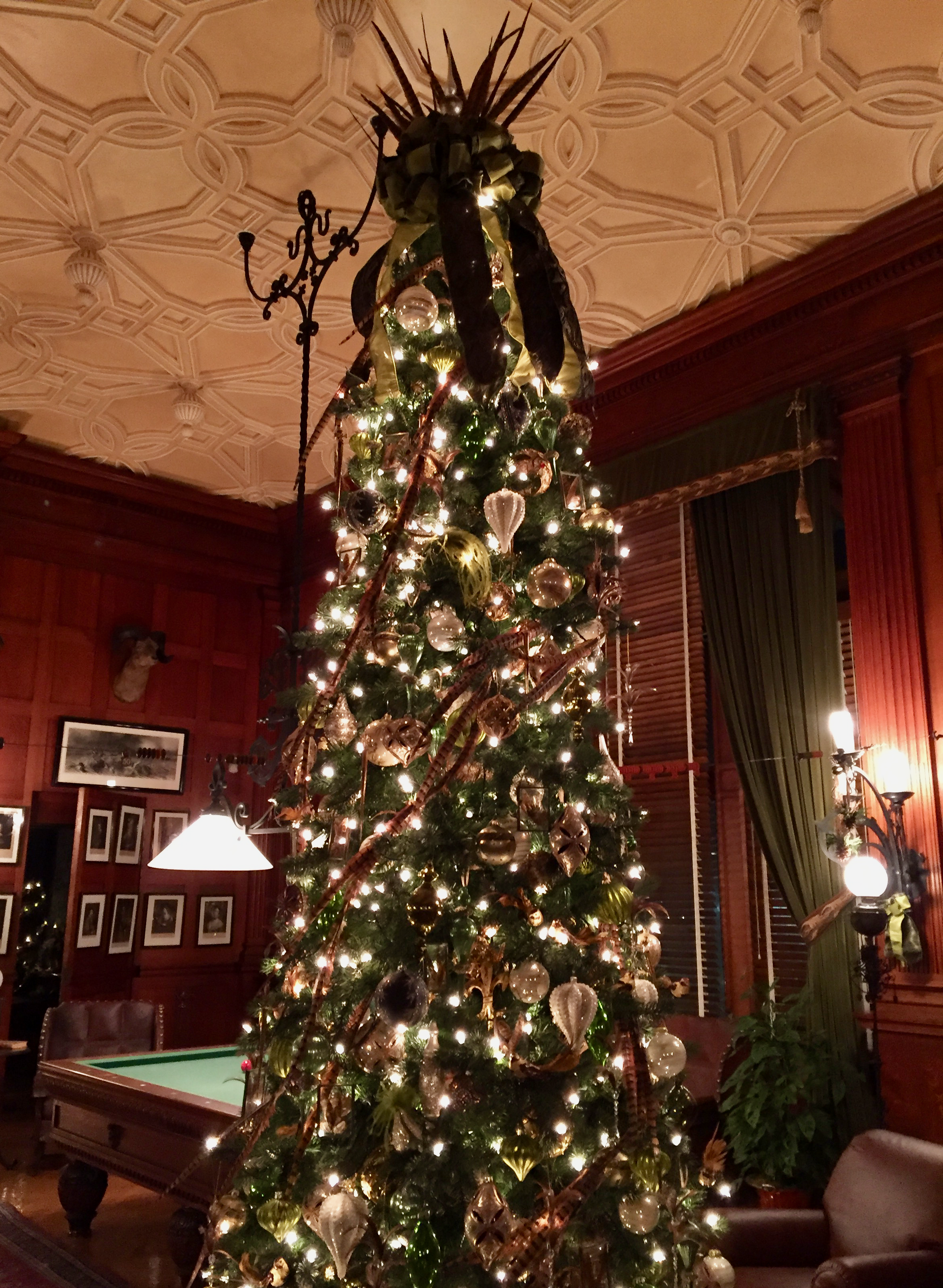 A stunning Christmas tree in the billiards room.
