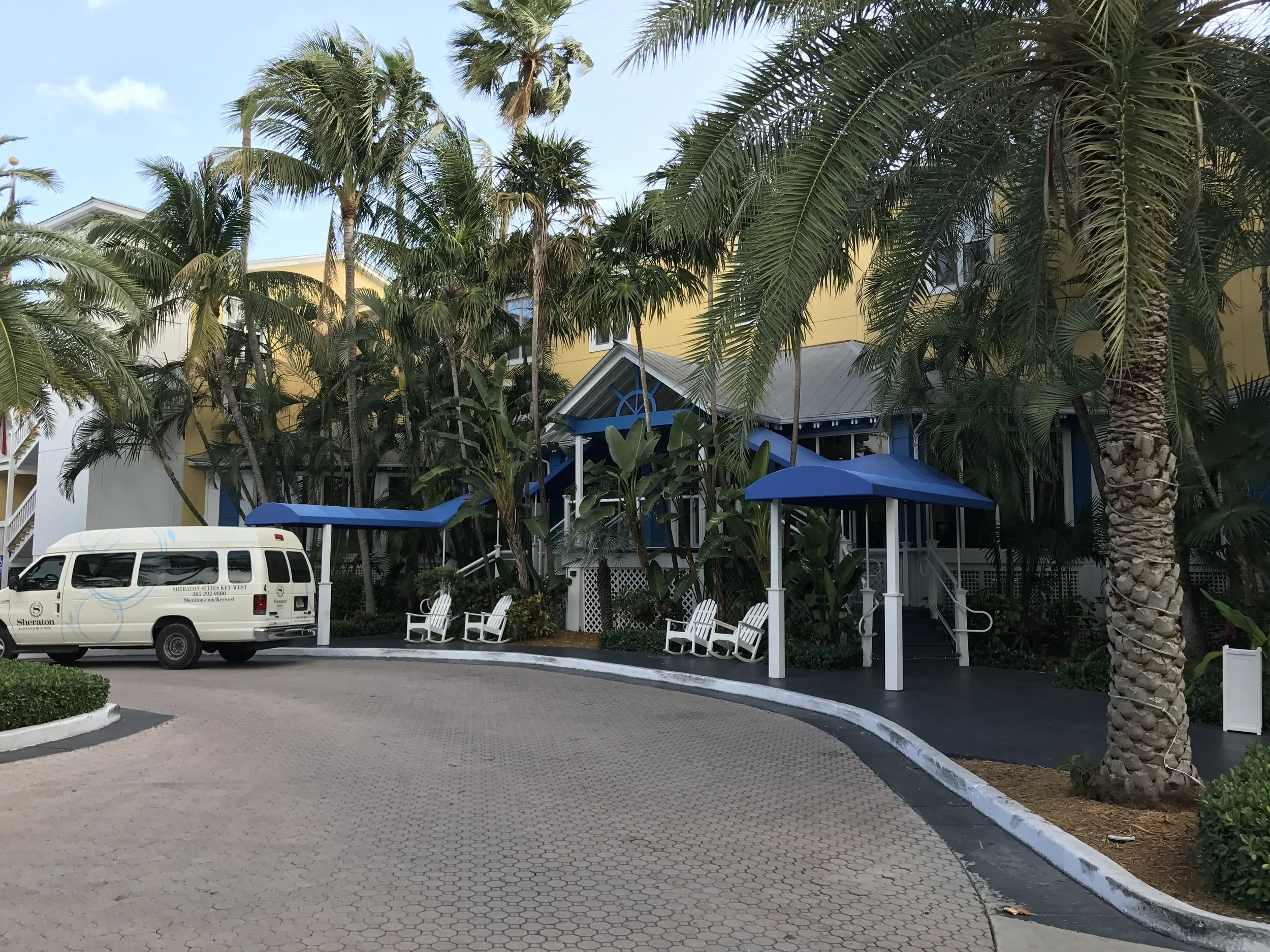 Front driveway and main entrance (click to enlarge)