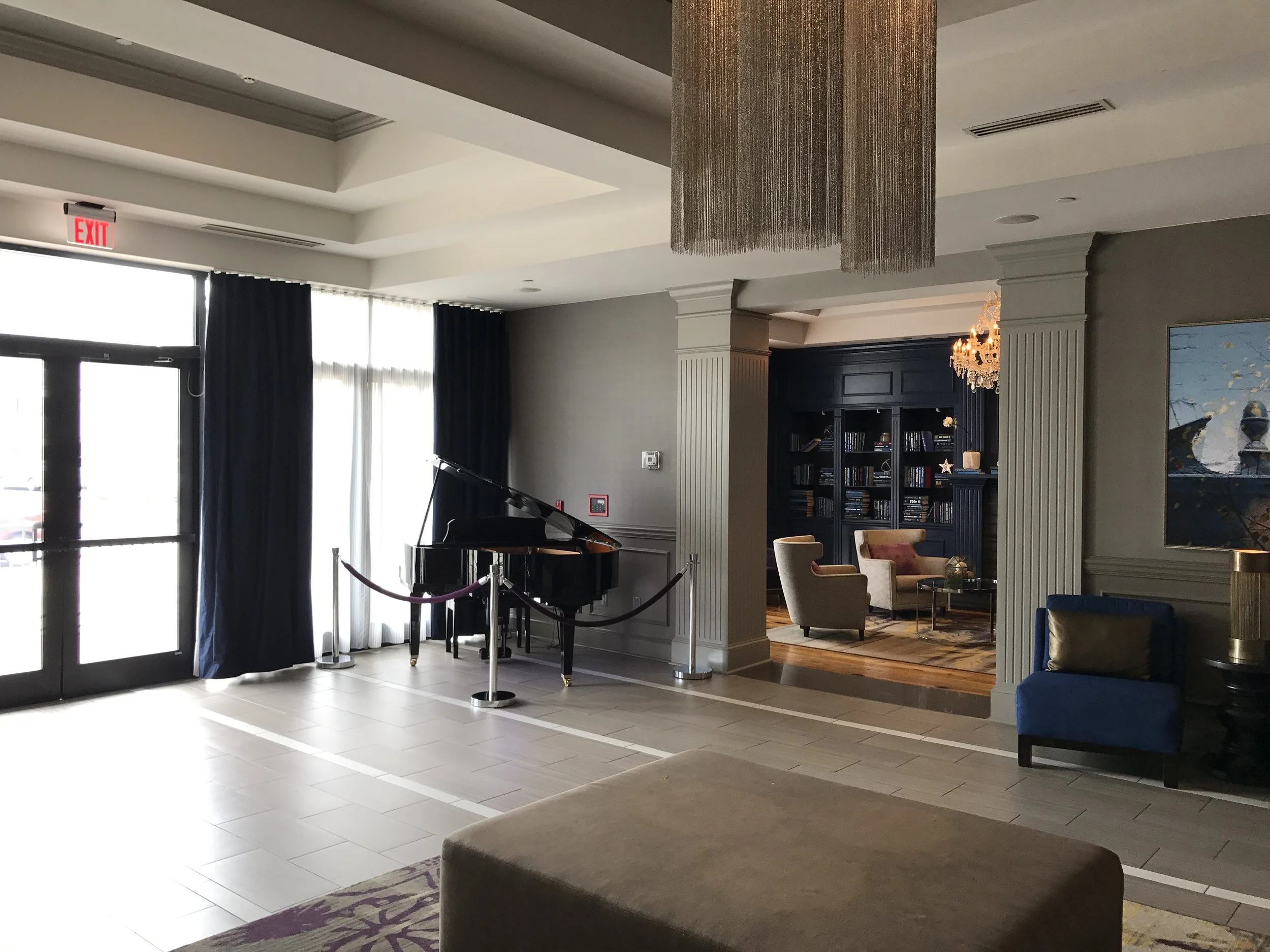 DoubleTree Savannah Historic District lobby (click to enlarge)