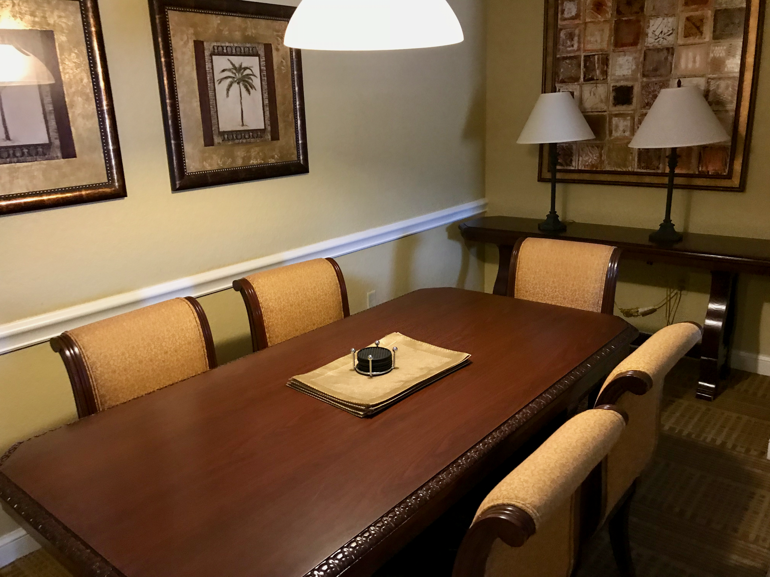 Condo dining area (click to enlarge)