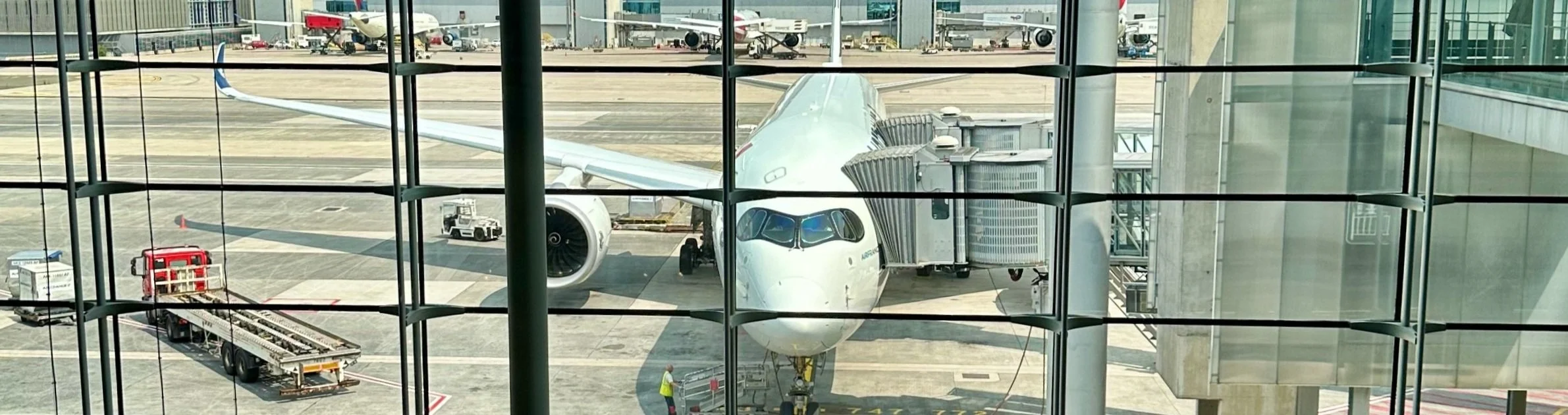 AF_A350_GateCDG.jpg