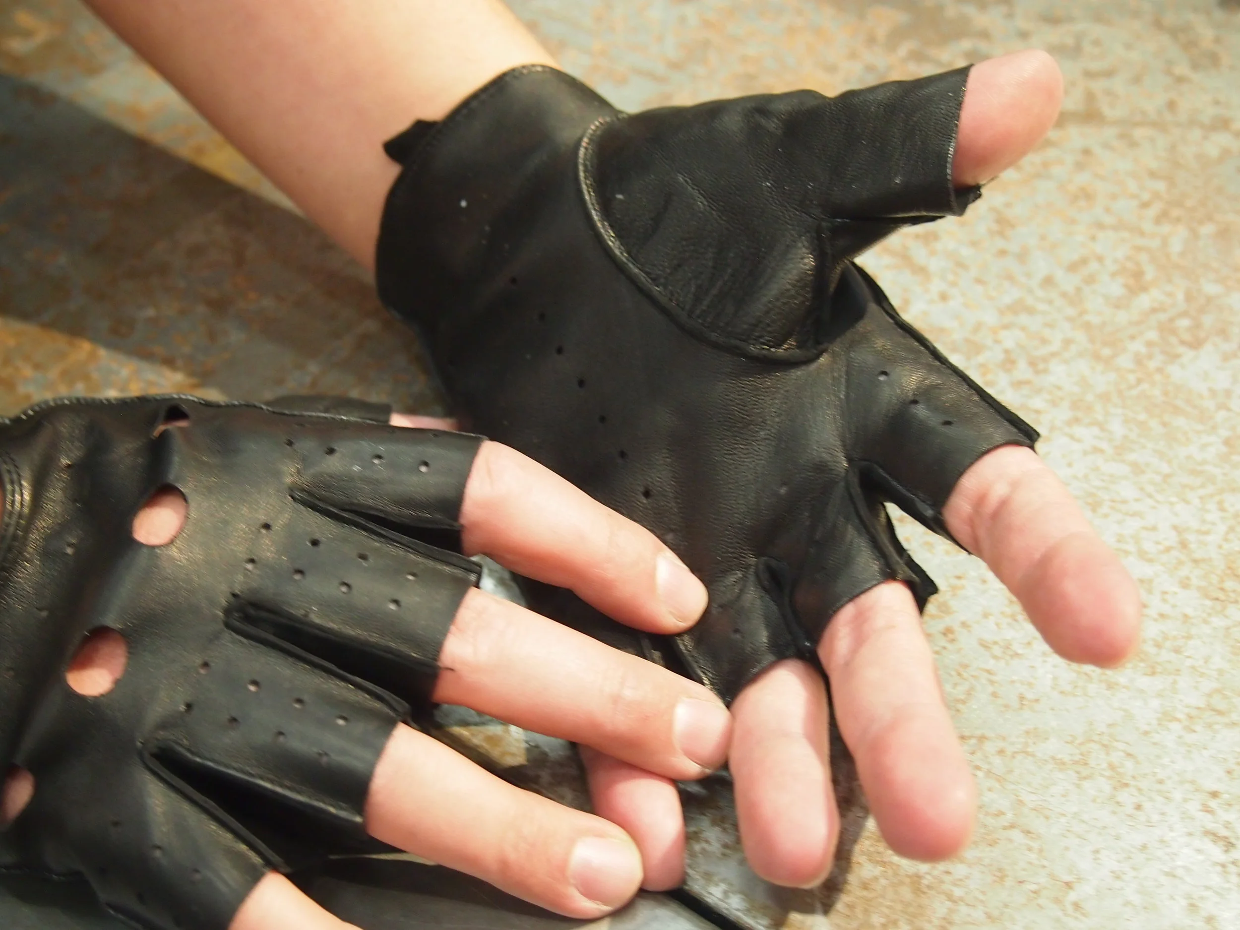 Le Fonce Fingerless Leather Gloves 02 — GLOBAL ATOMIC DESIGNS