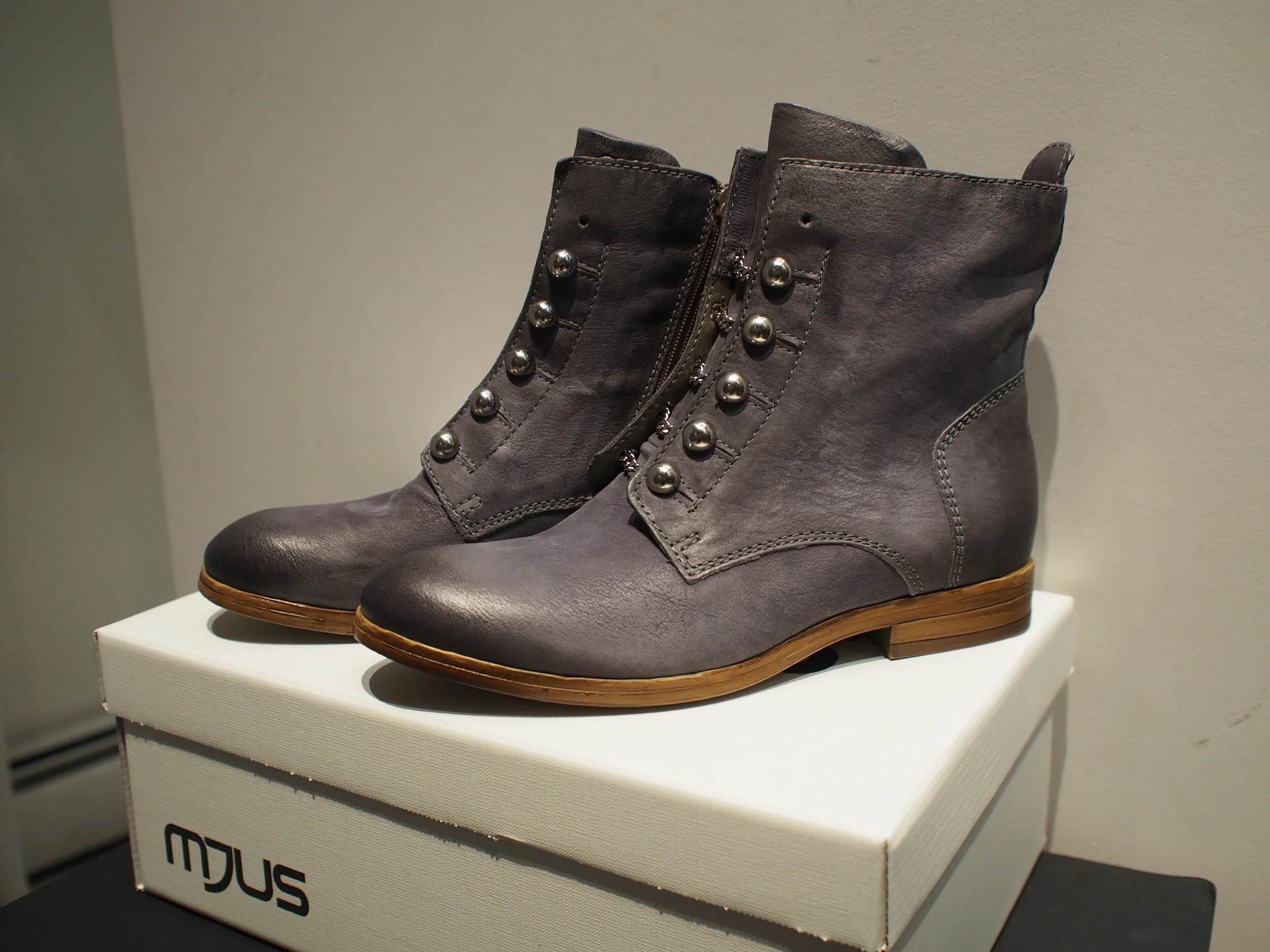 inc silver boots