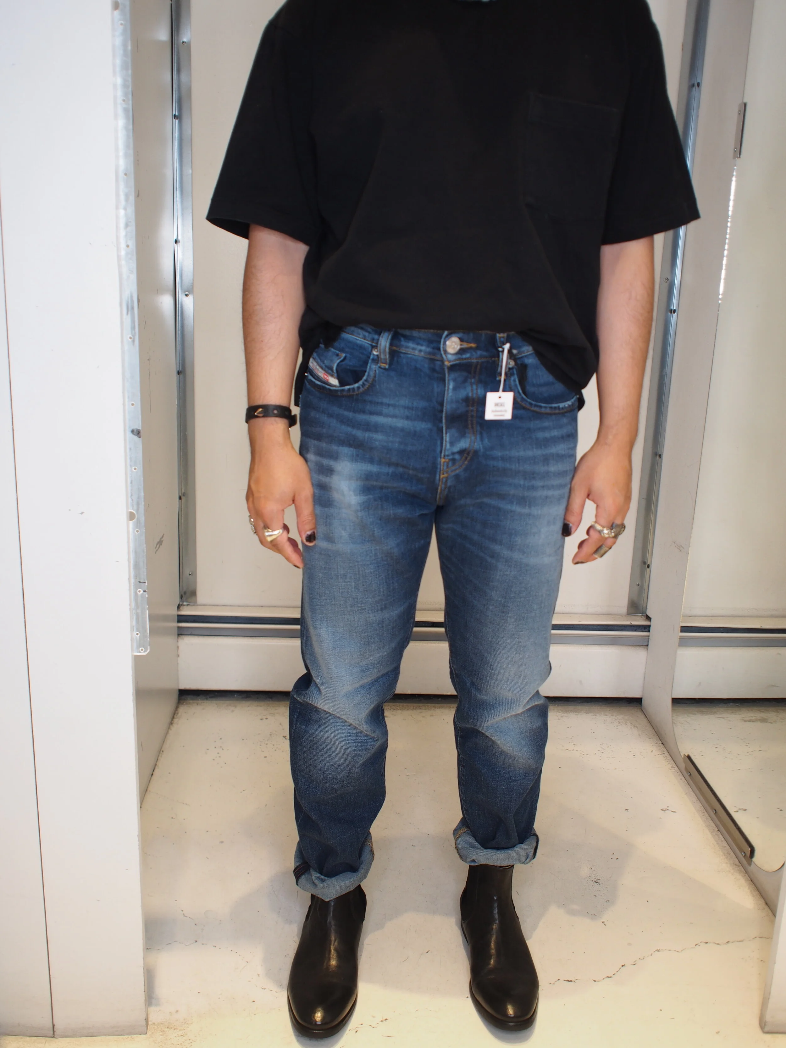 DIESEL D-VIKER Regular Straight Jeans - 09A92 Medium Blue Stretch