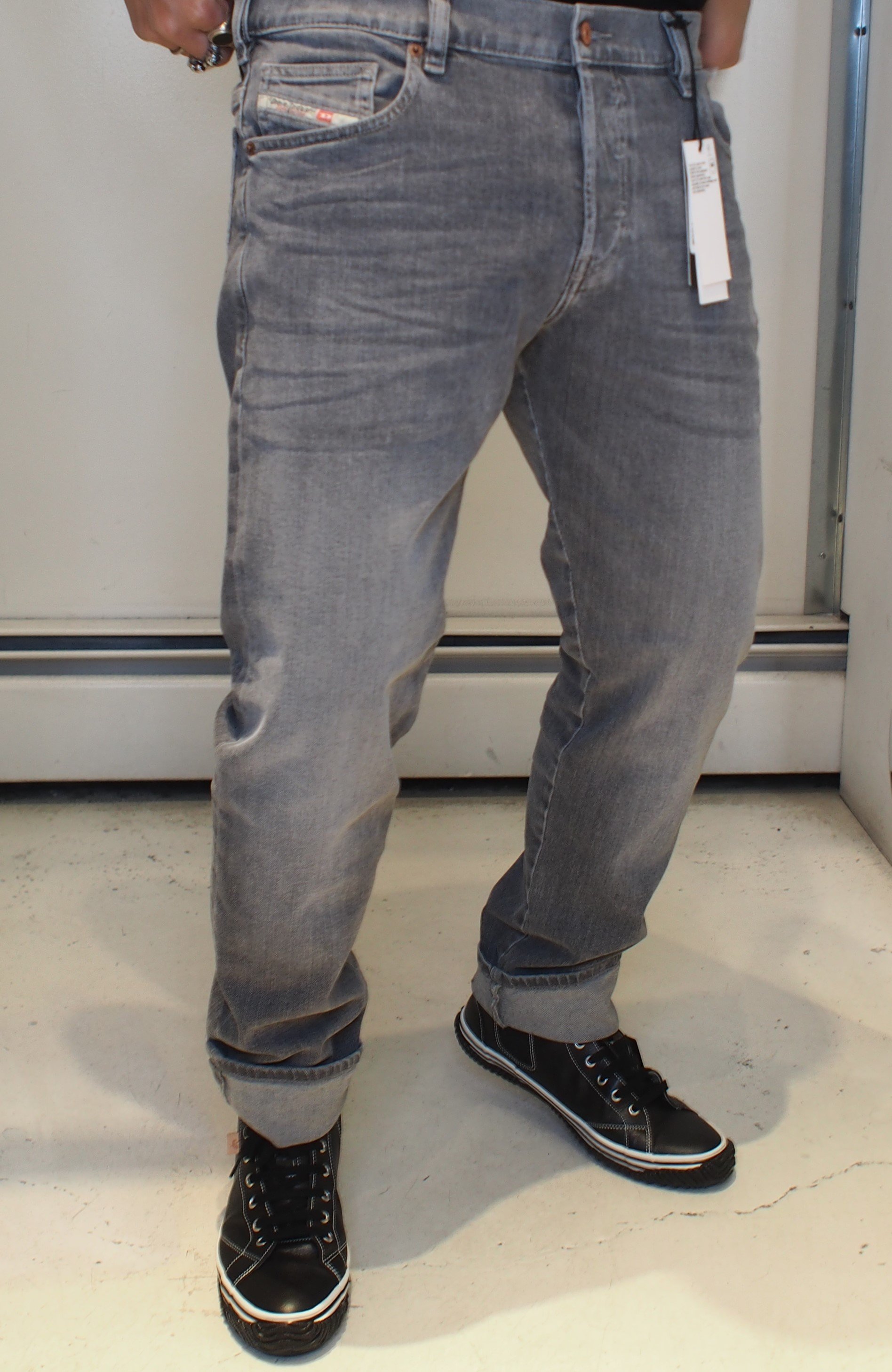 DIESEL D-Yennox Regular Tapered Jeans - 0GDAP Light Grey Denim 