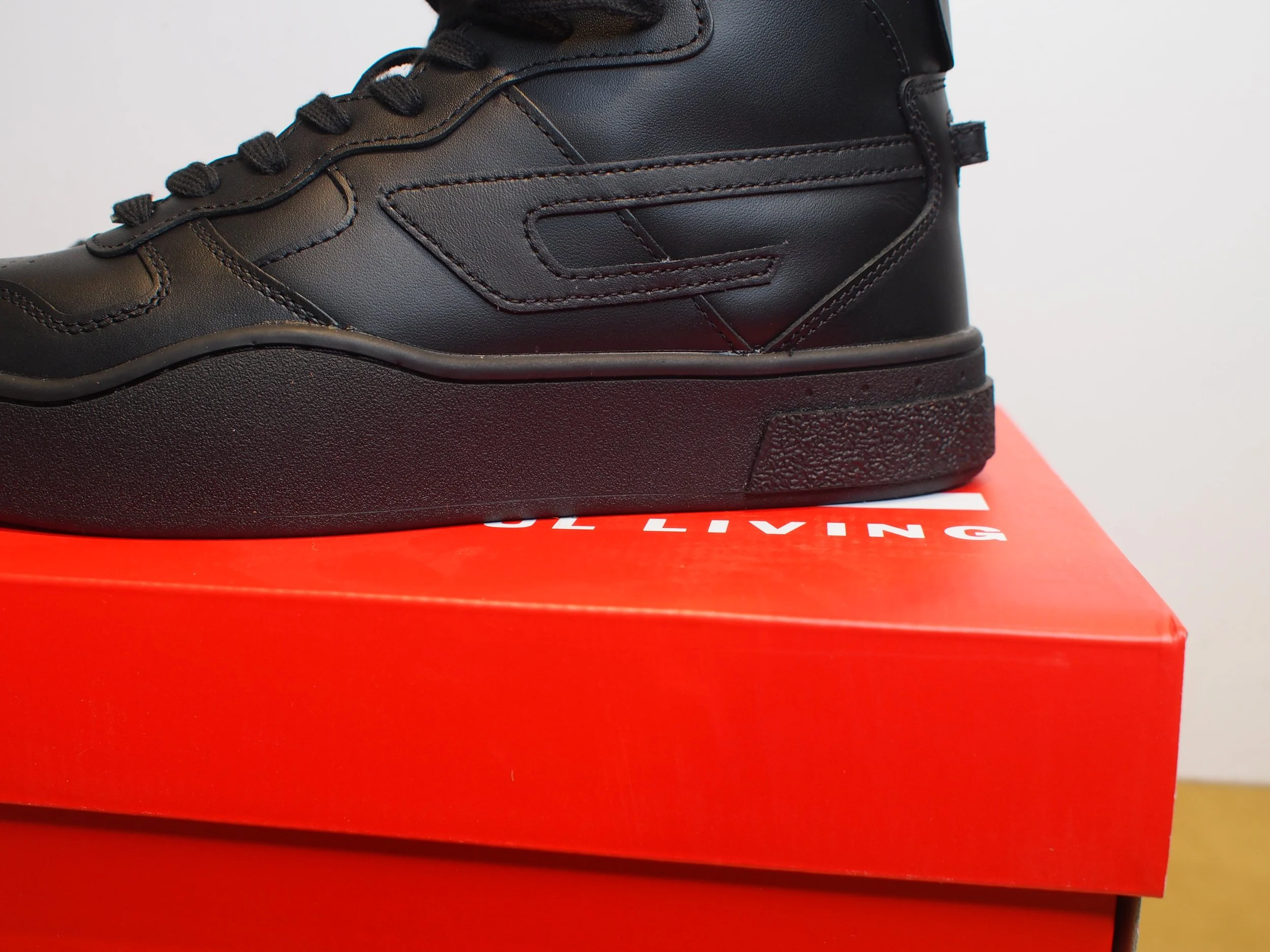DIESEL S-Ukiyo Mid Hi Top Leather sneakers - Black/Black — GLOBAL 