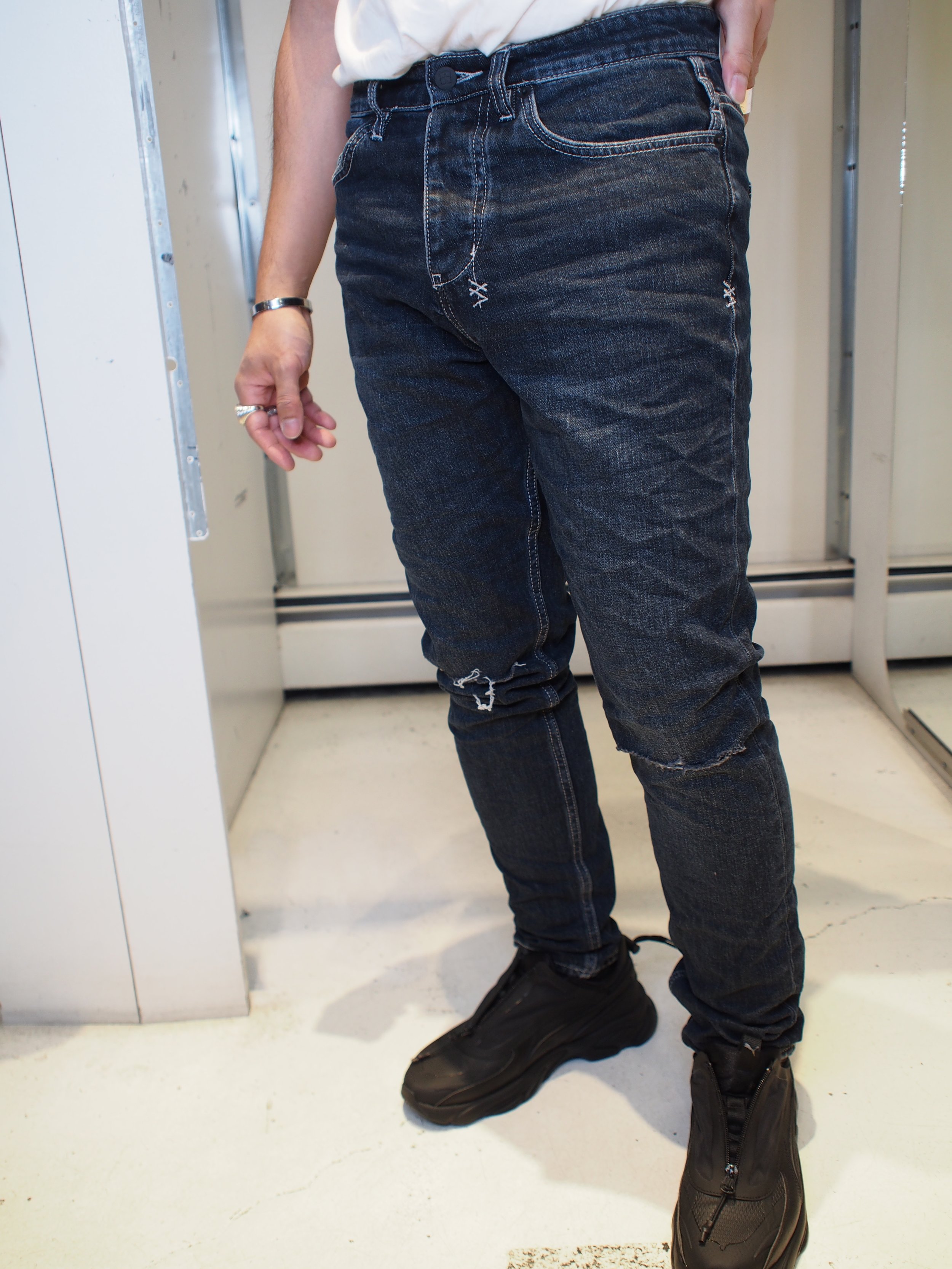 boliger Amfibiekøretøjer pegs KSUBI Wolfgang rip and repaired slim tapered jeans - Blue Blood — global  atomic designs inc