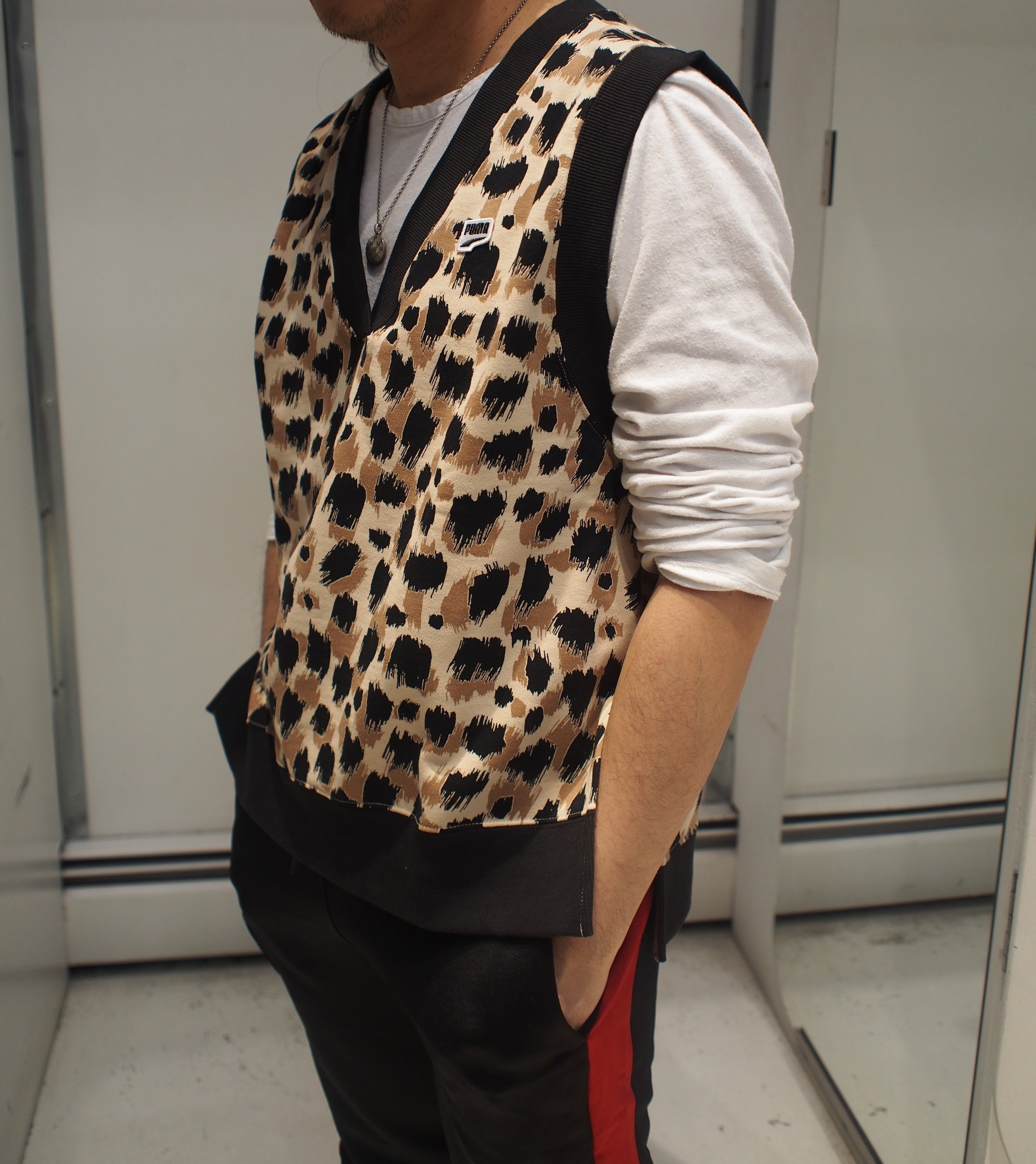 PUMA Downtown AOP V-neck sweater vest - Beige Leopard — GLOBAL