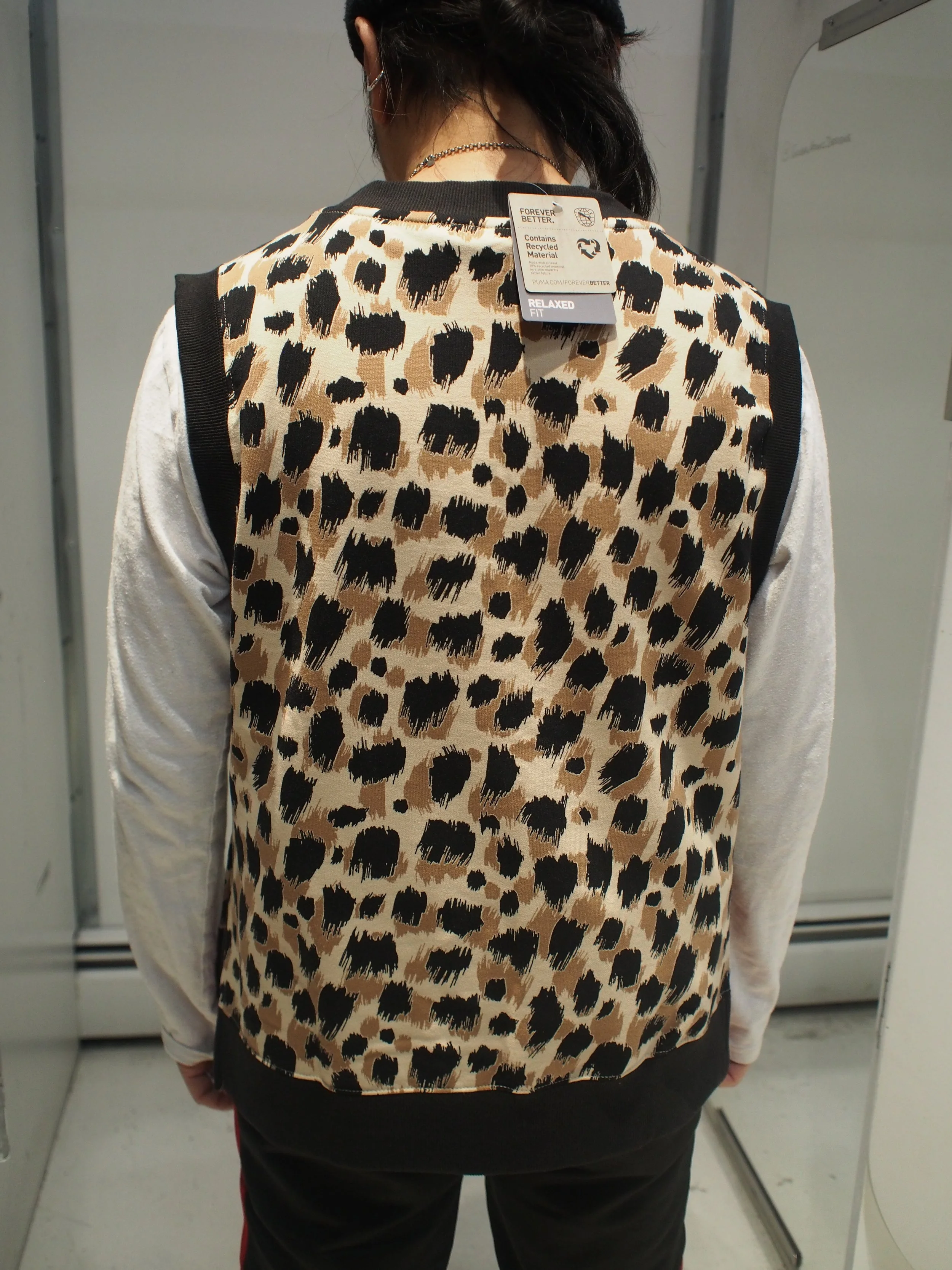 PUMA Downtown AOP V-neck sweater vest - Beige Leopard — GLOBAL