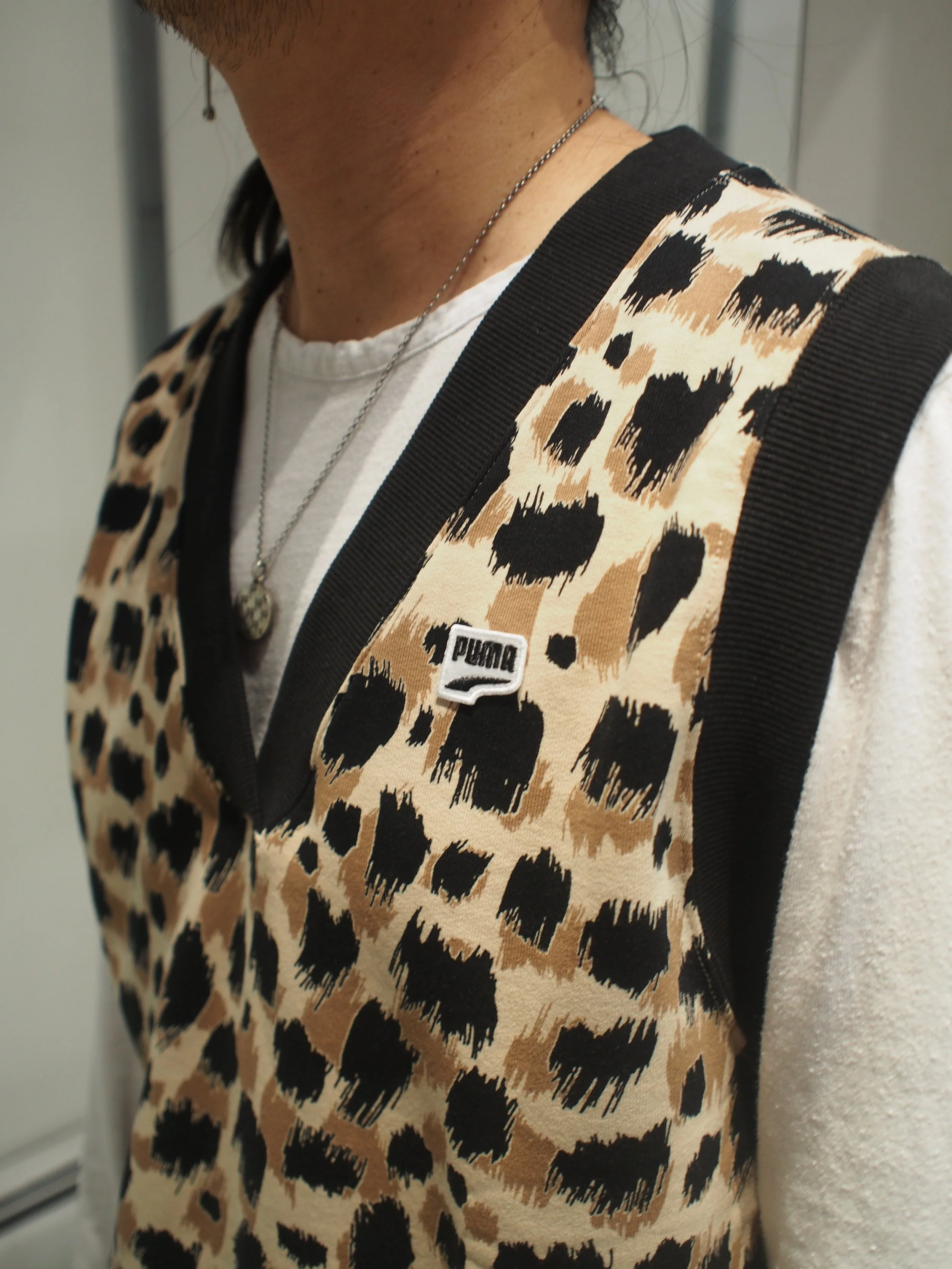 PUMA Downtown AOP V-neck sweater vest - Beige Leopard