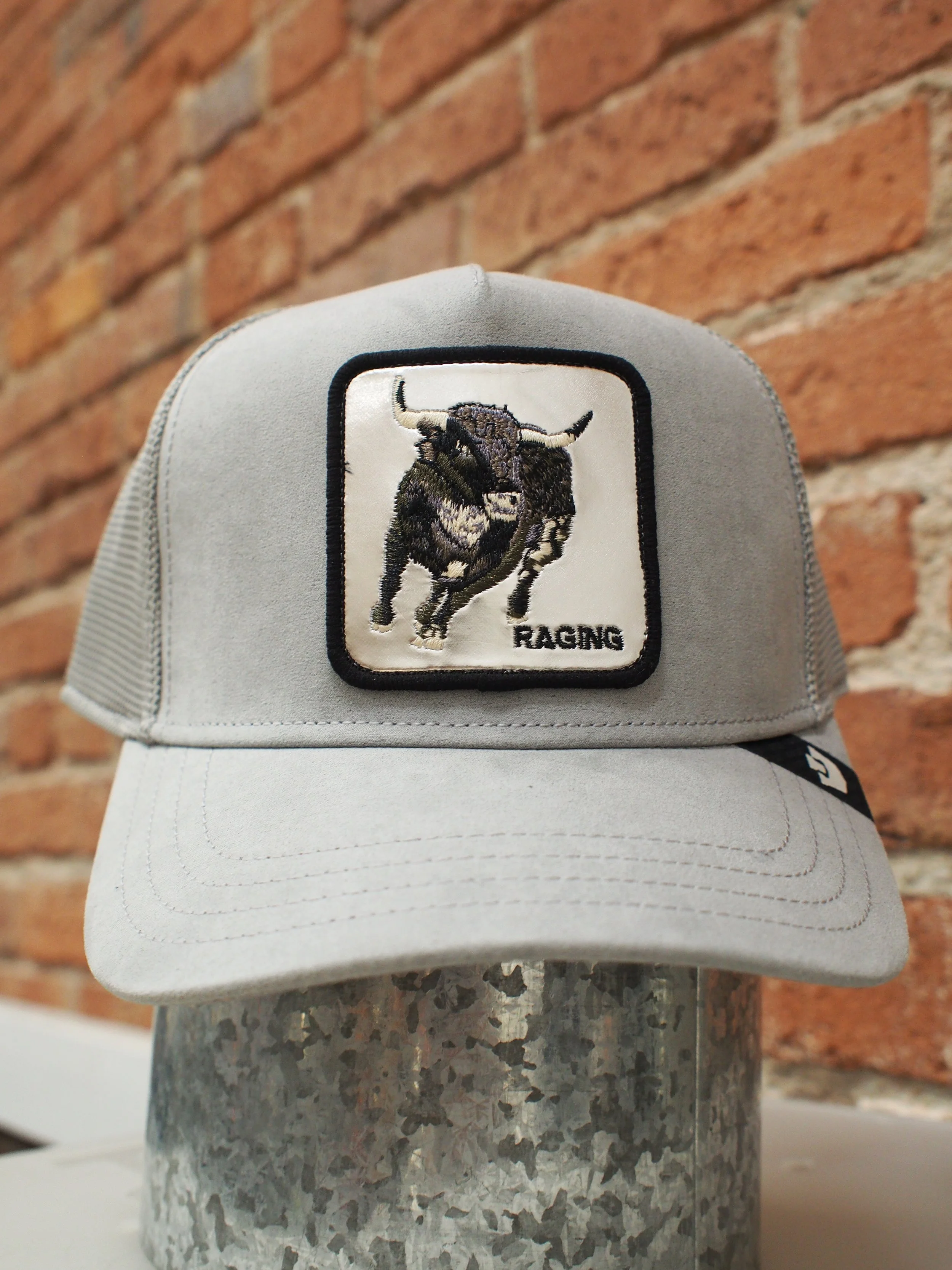 Goorin Bros Silver Raging Bull trucker hat - Gloss