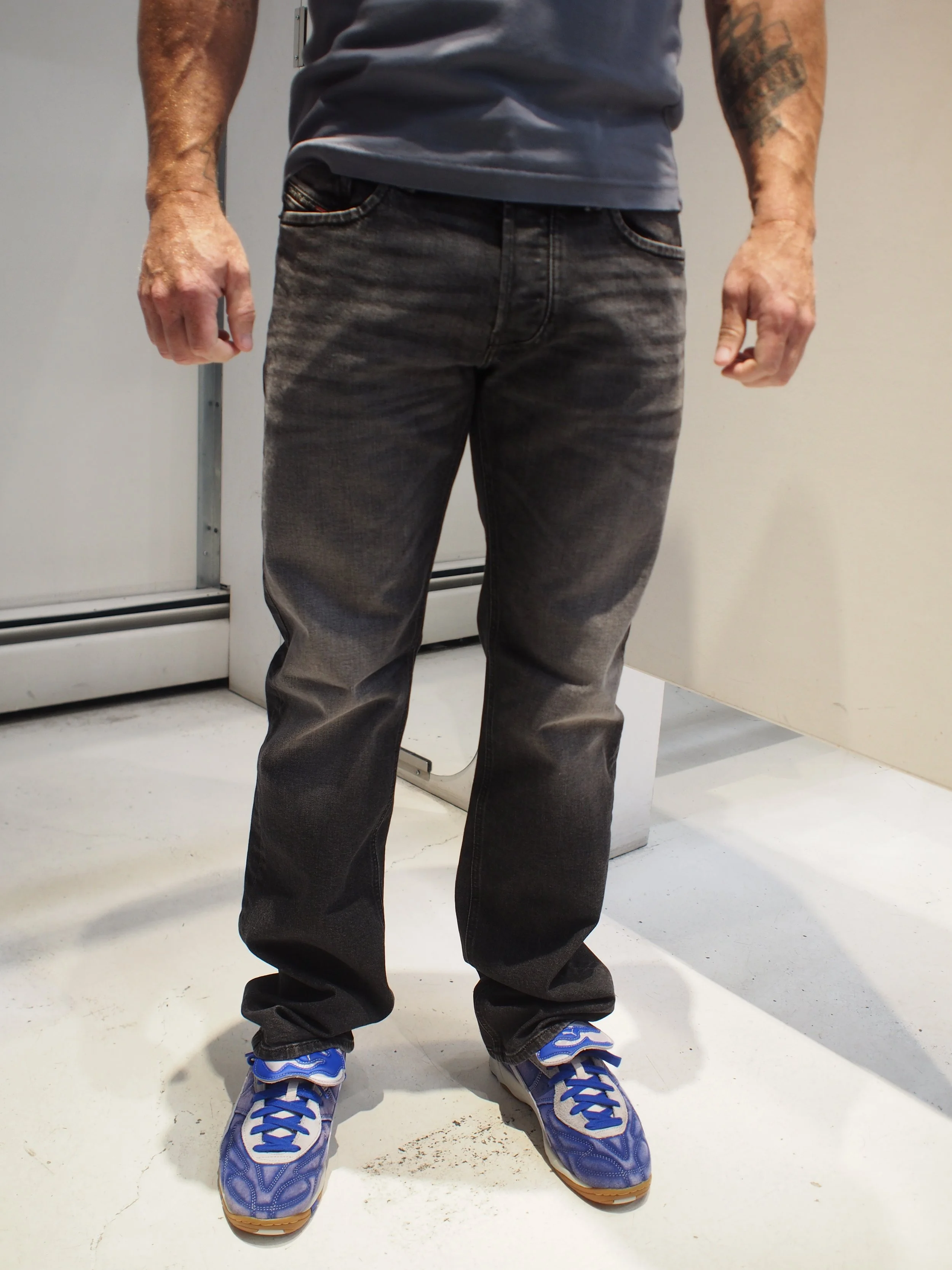 DIESEL 1985 Larkee regular straight jeans - Dark Grey 09L52