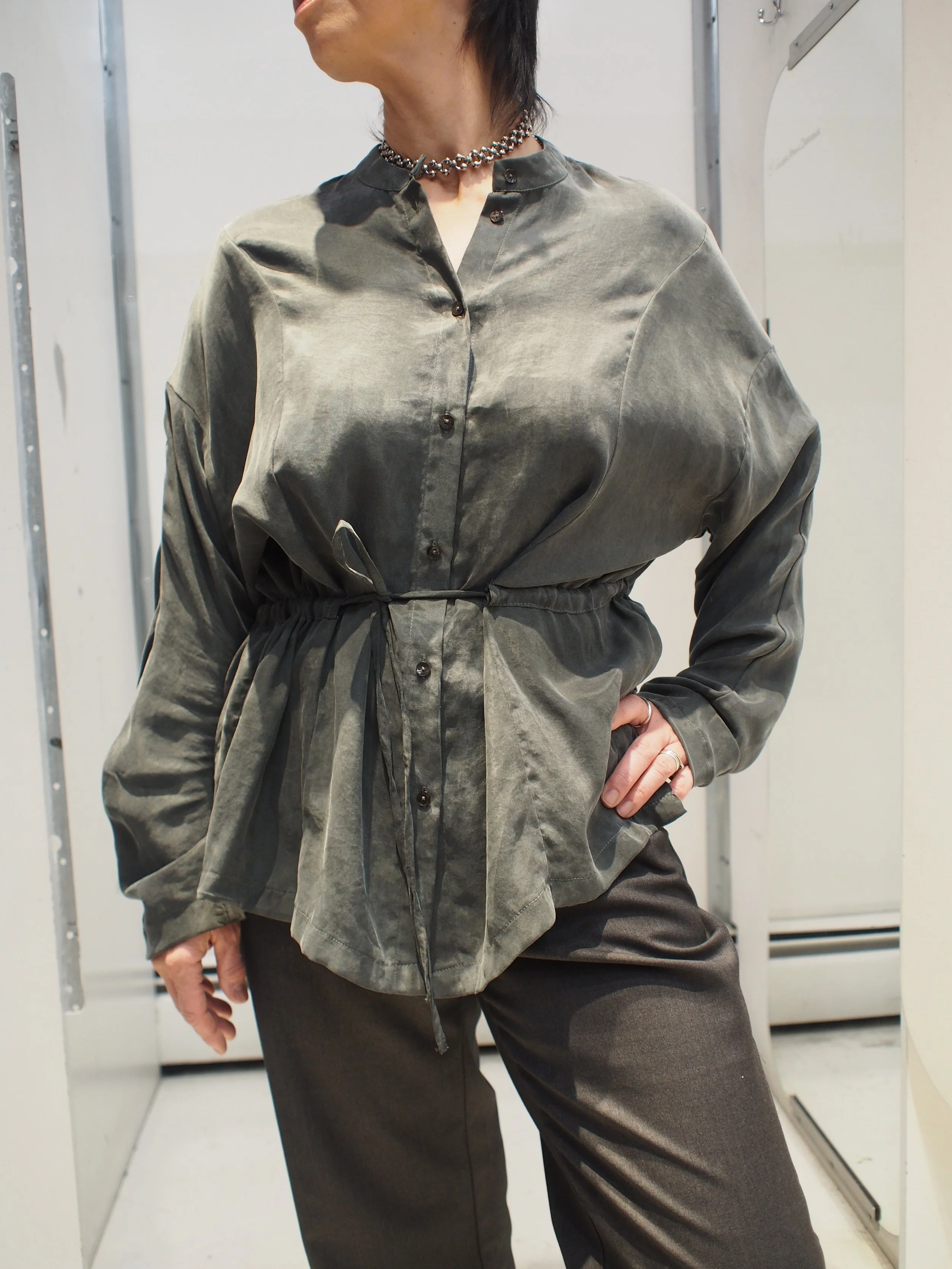 Lotus Eaters ANOS cinched waist lyocell shirt - Forest