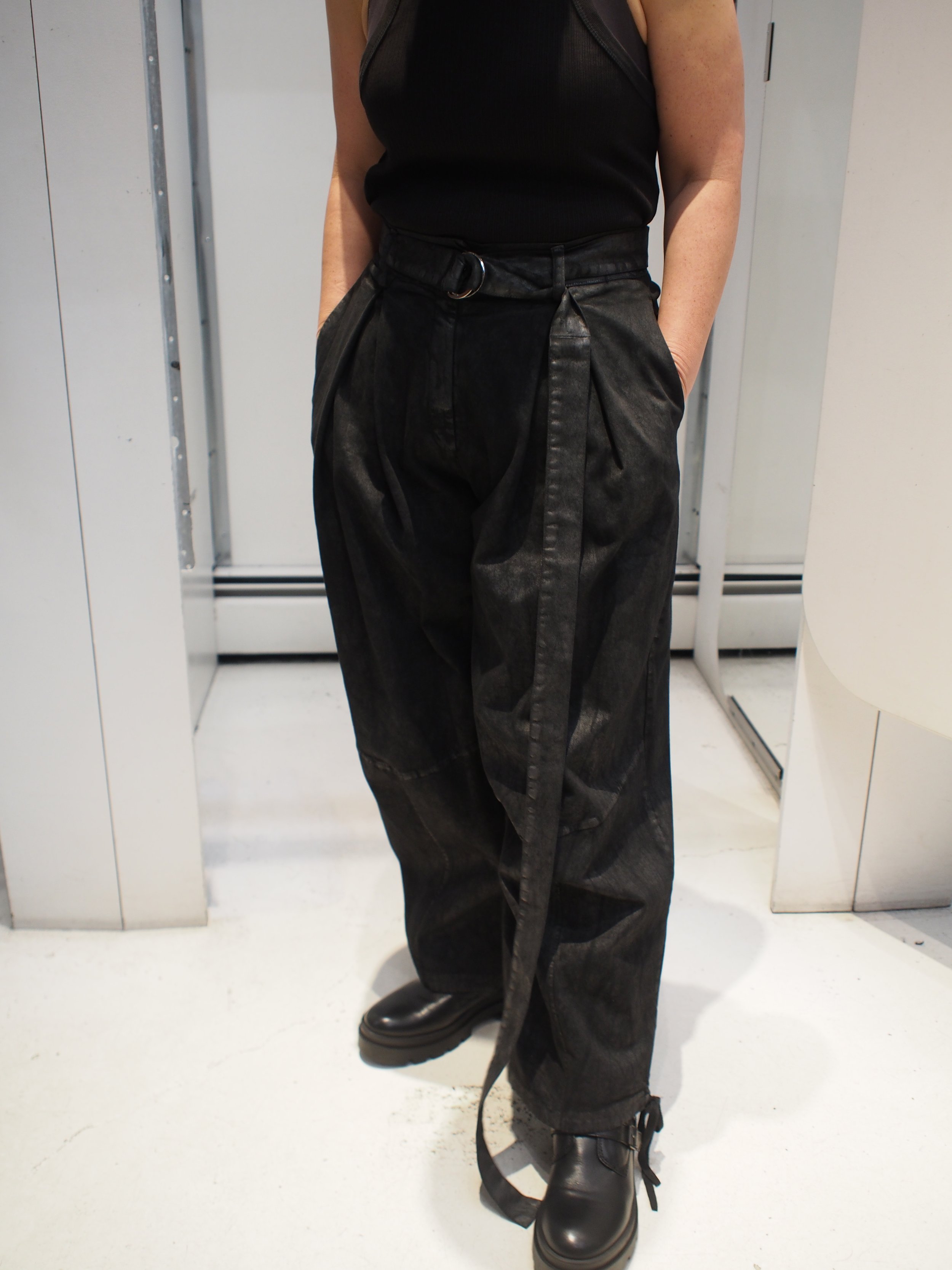 La Haine Inside Us 4B W5036 Coated cotton oversized balloon trousers - Black