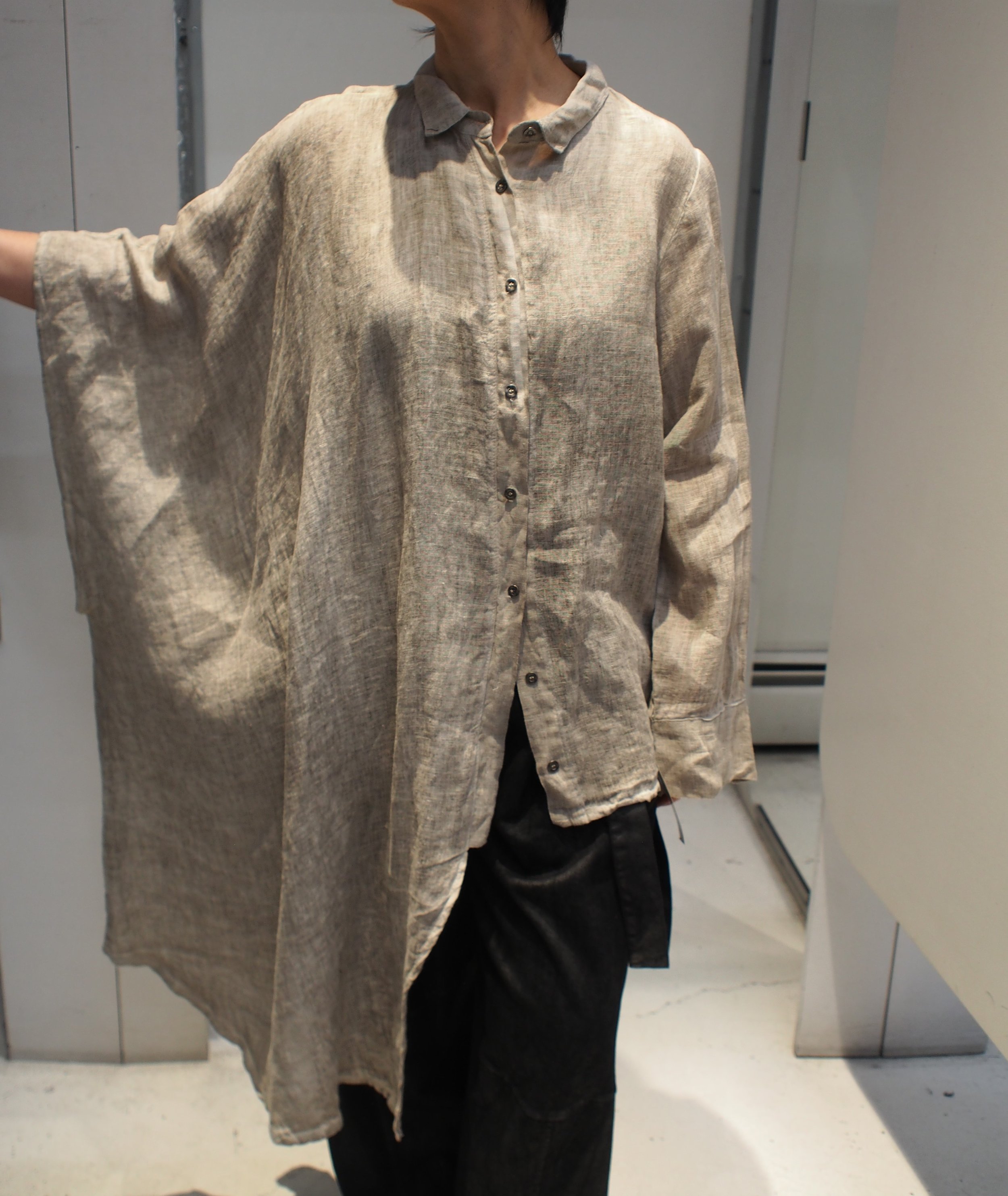 La Haine Inside Us 4V W5070 Asymmetrical L/S linen shirt - Cold Sand