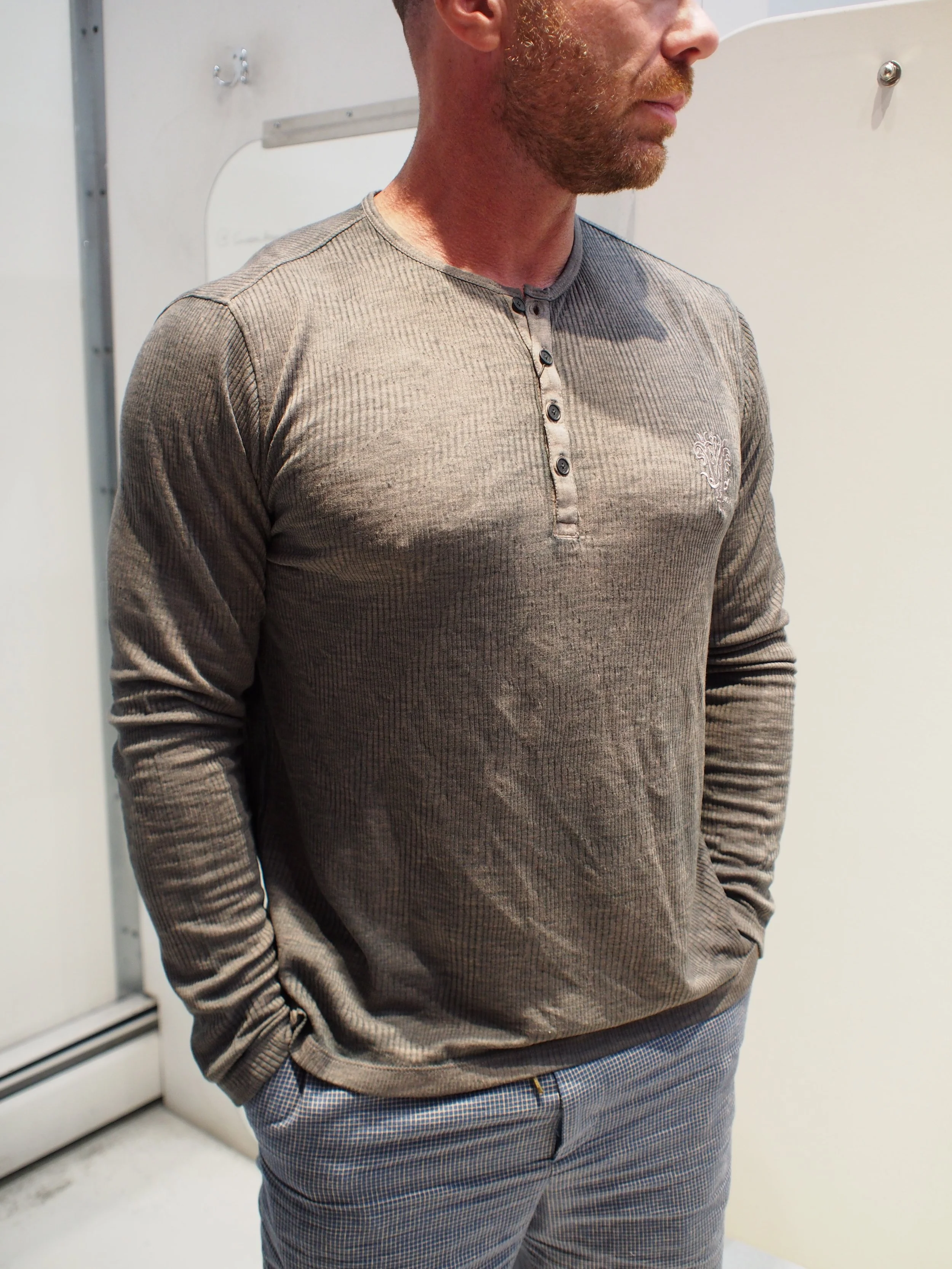 John Varvatos Klaus burnout ribbed L/S henley - Flat Grey