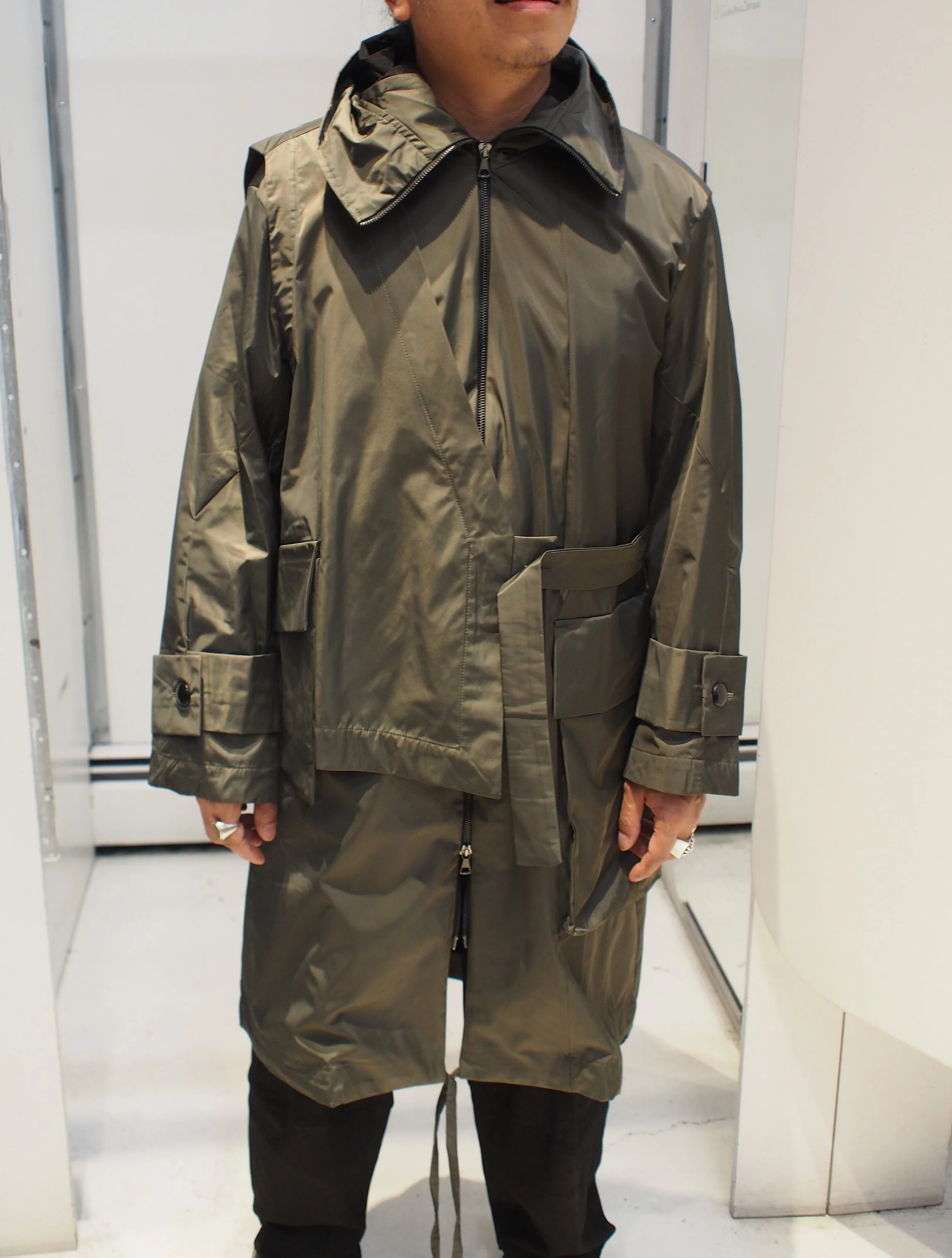 Lotus Eaters AOLIAS Layered hooded raincoat - Khaki