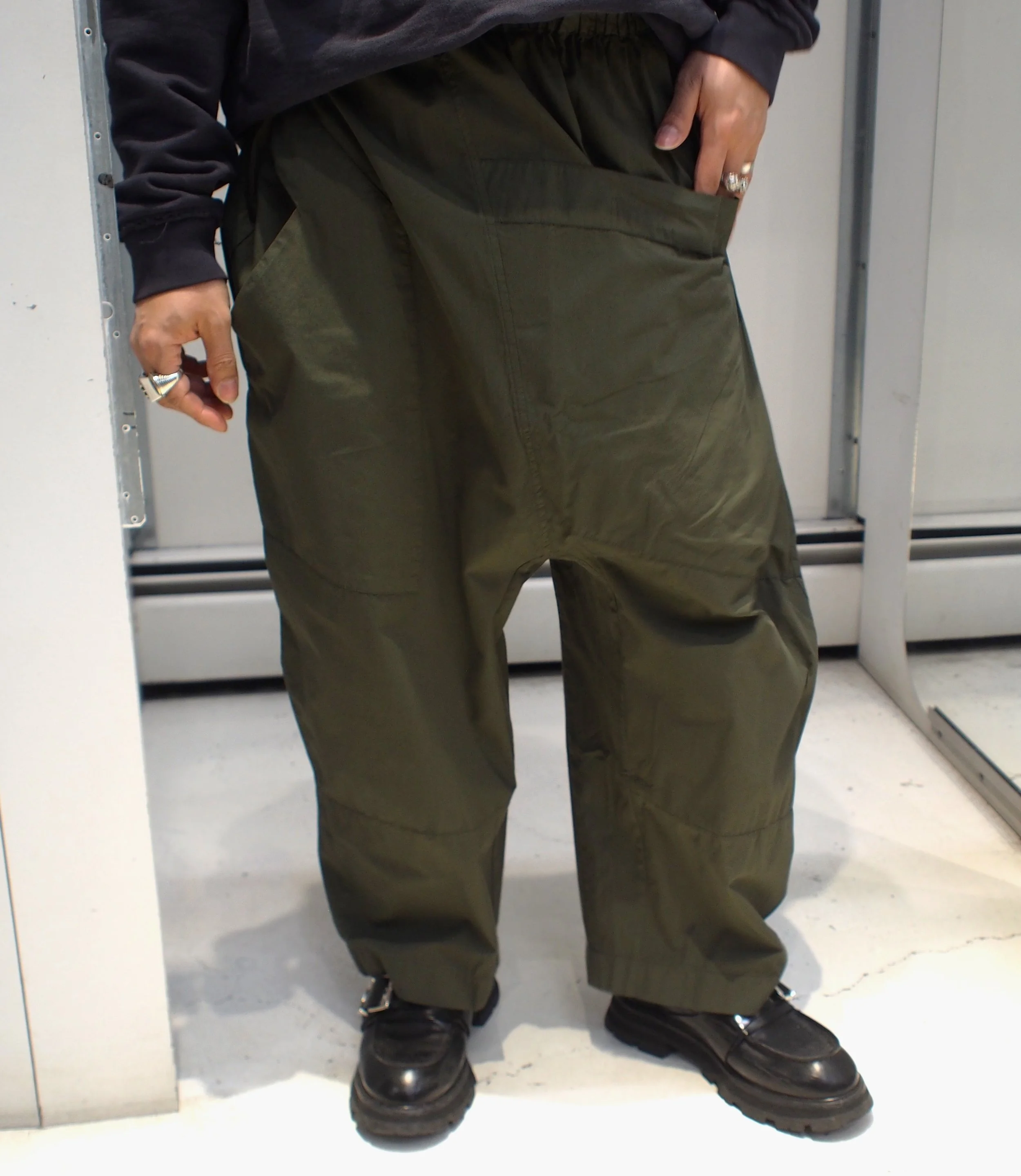 Lotus Eaters KAGA drop crotch loose cropped utility pants - OD Khaki