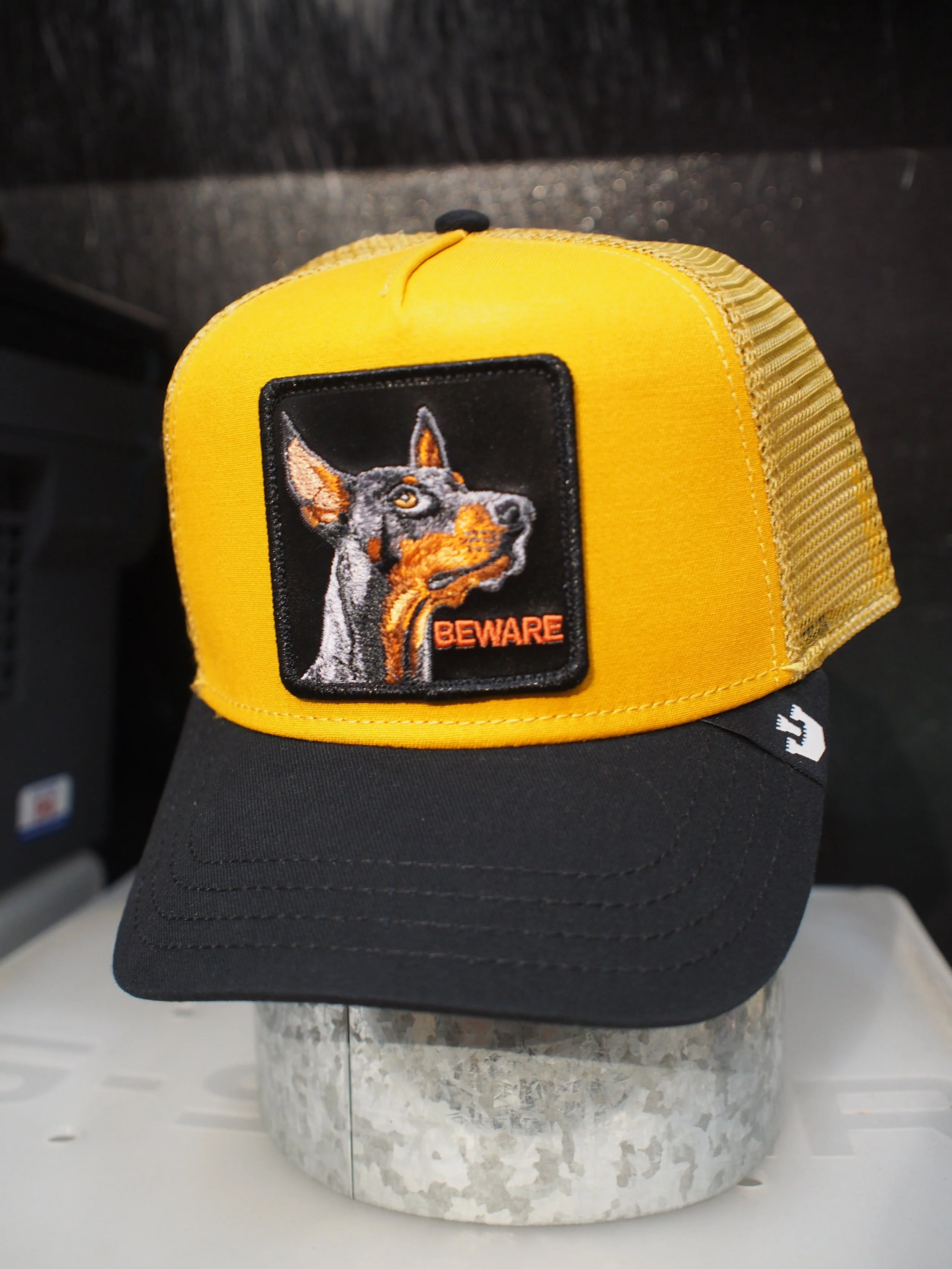 Goorin Bros "Beware" Doberman trucker hat - Yellow/Black