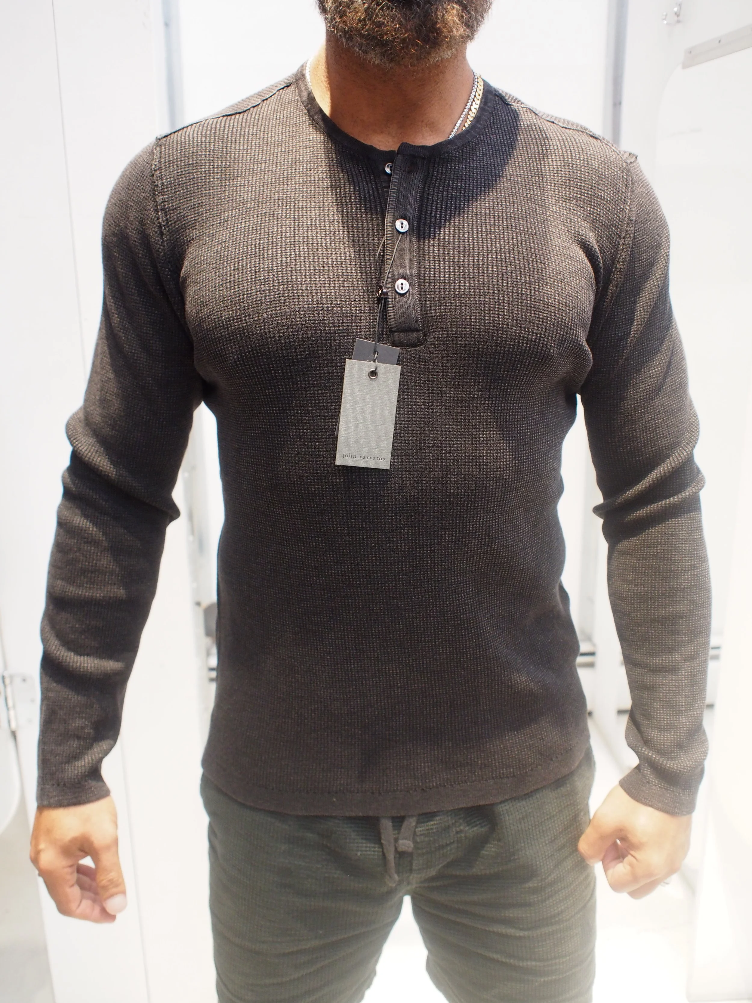 John Varvatos MEMPHIS waffle ls henley in fadeaway wash - Black