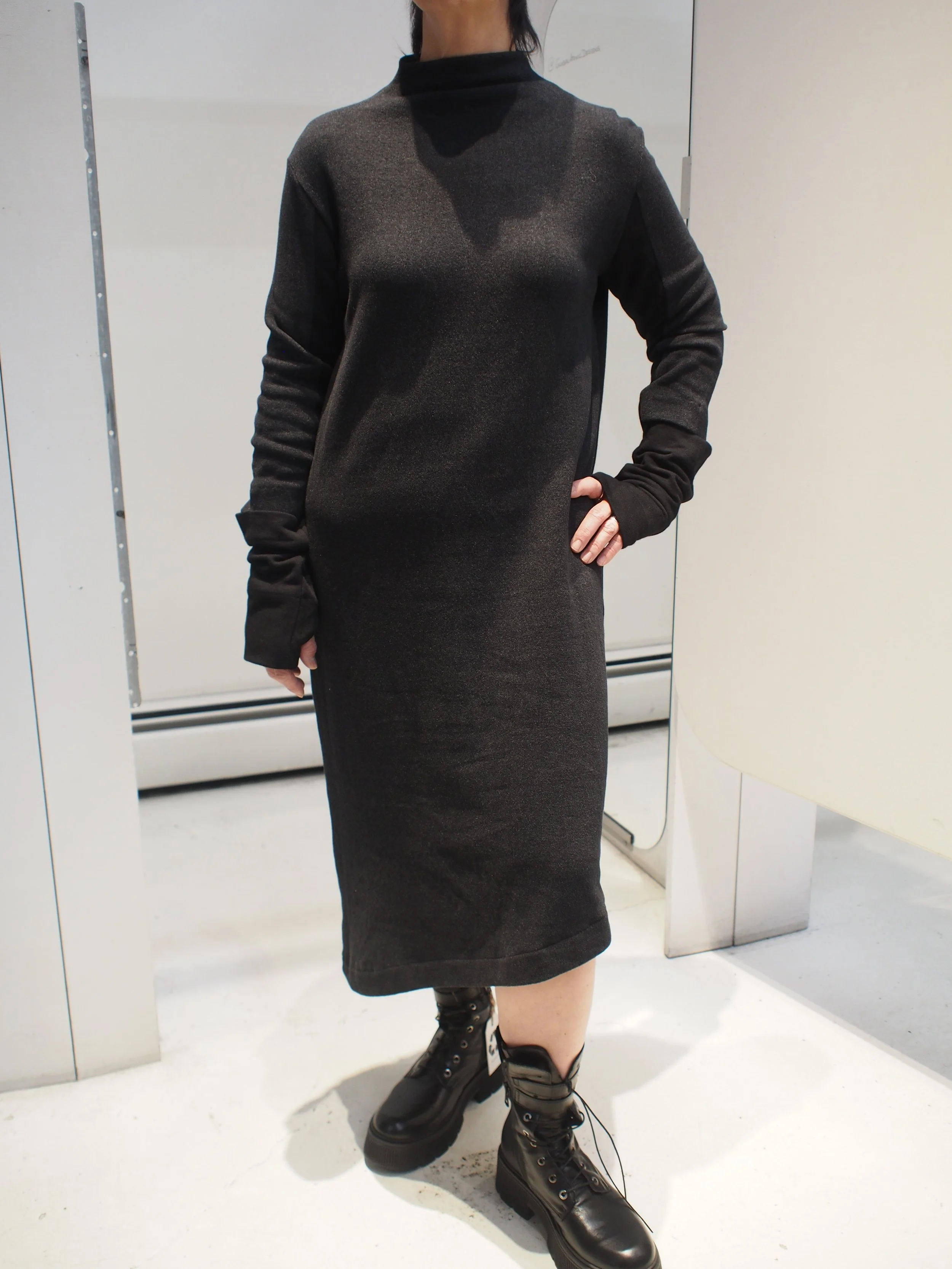 Lotus Eaters CREGI knitted l/s midi dress - Anthracite