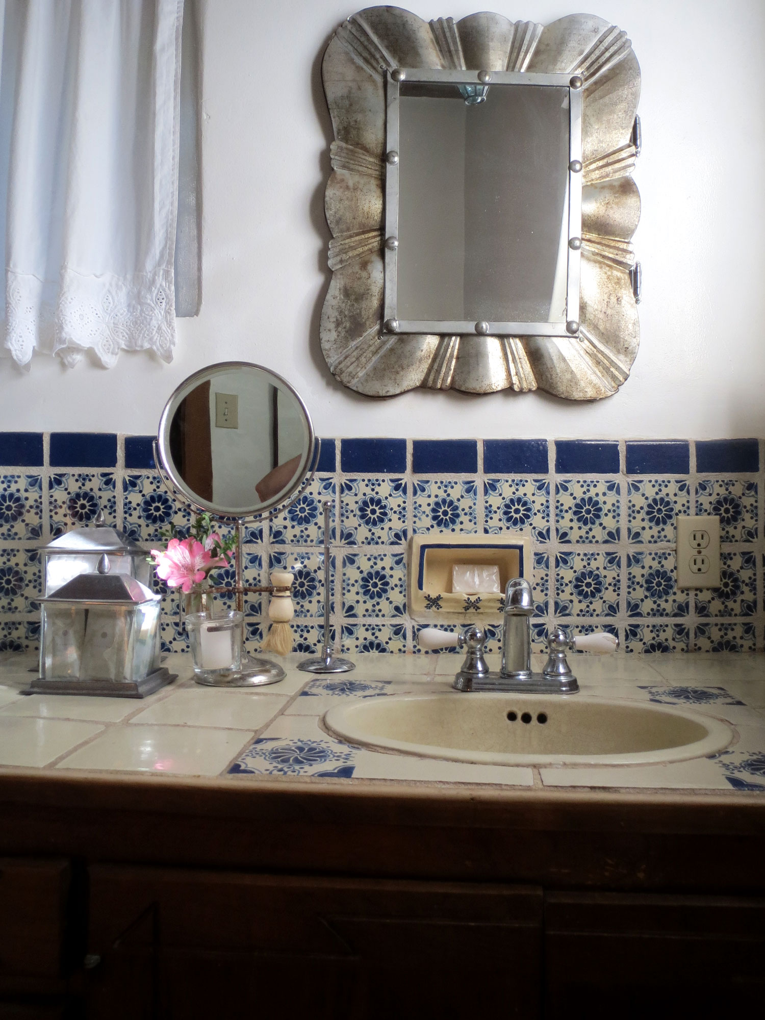 Mexican tiled bathroom of the B&B suite