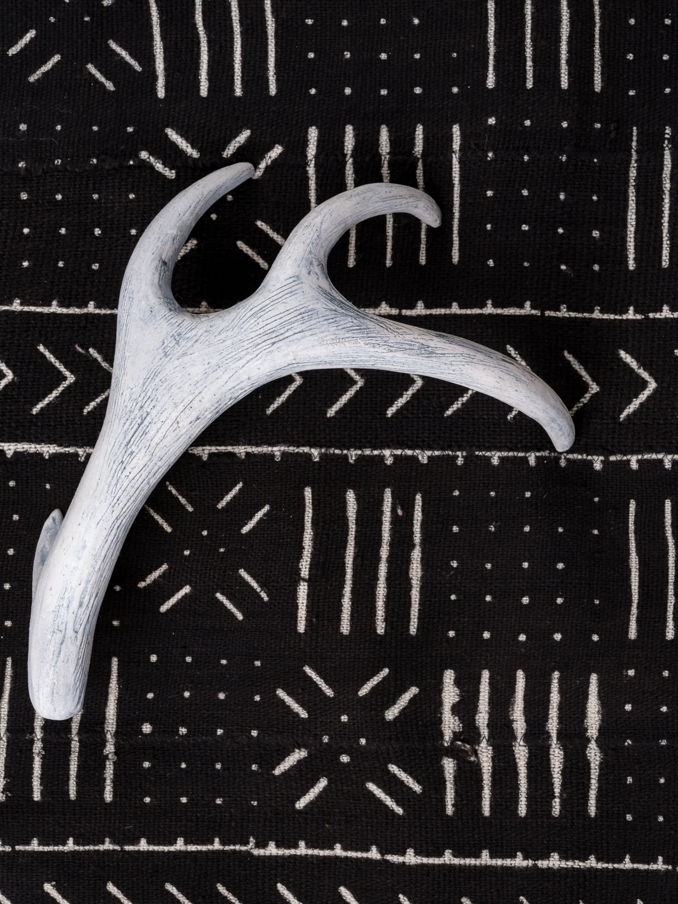 These abstracted antlers and horns are inspired by growing up in North Carolina, where I often stumbled upon shed deer antlers in the vast woods of the region. Each antler and horn is hand carved from clay, making them one of a kind. These hanging antler sets are designed to hang and hold flowers or air plants. You can buy the set or a single antler, these beautiful and unique pieces add a rustic touch to any home, becoming the center piece of any room. If you don't see a color or size you like, I can make custom sculptures tailored specifically to your aesthetic. 