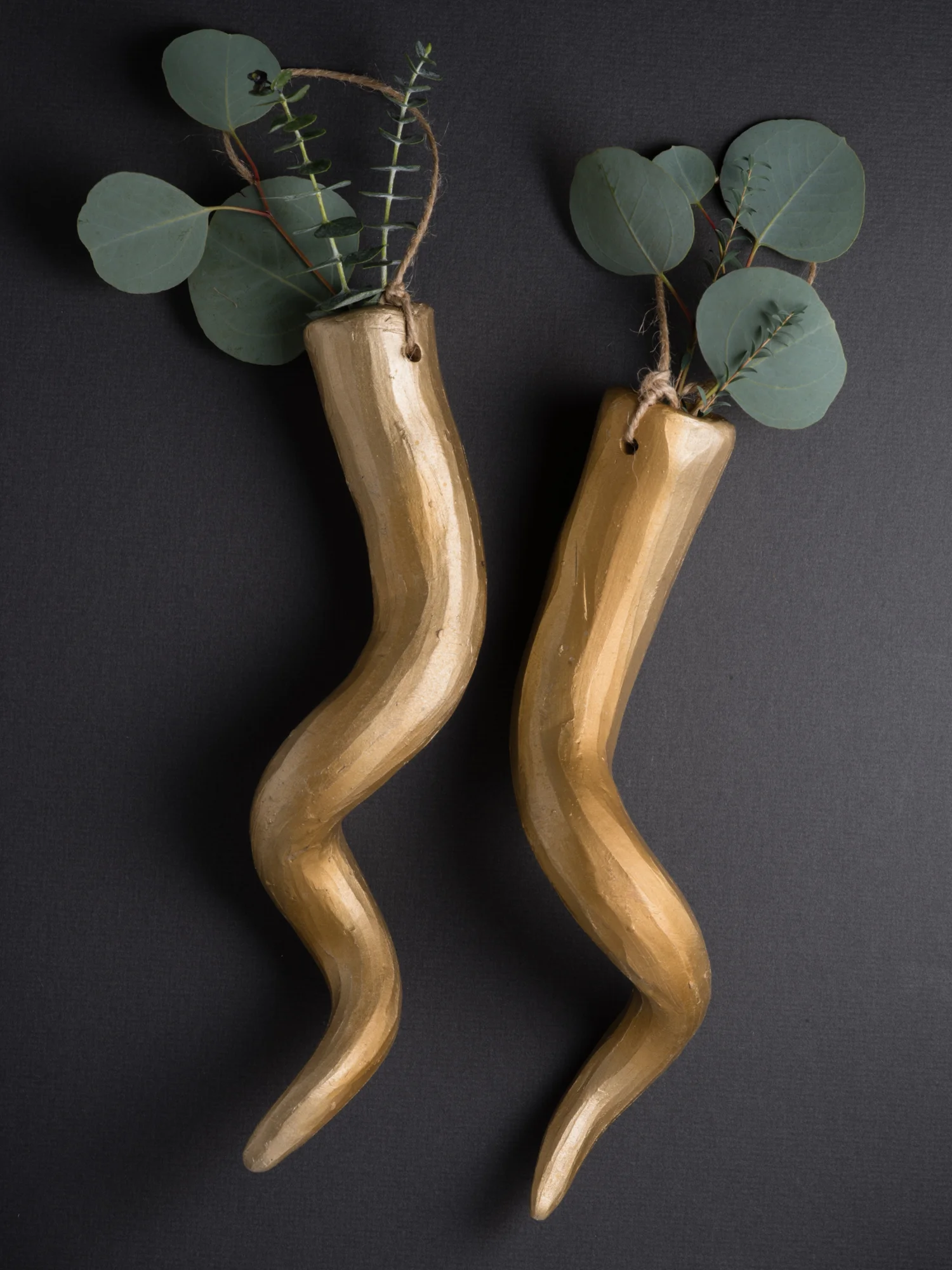 These abstracted antlers and horns are inspired by growing up in North Carolina, where I often stumbled upon shed deer antlers in the vast woods of the region. Each antler and horn is hand carved from clay, making them one of a kind. These hanging antler sets are designed to hang and hold flowers or air plants. You can buy the set or a single antler, these beautiful and unique pieces add a rustic touch to any home, becoming the center piece of any room. If you don't see a color or size you like, I can make custom sculptures tailored specifically to your aesthetic. 