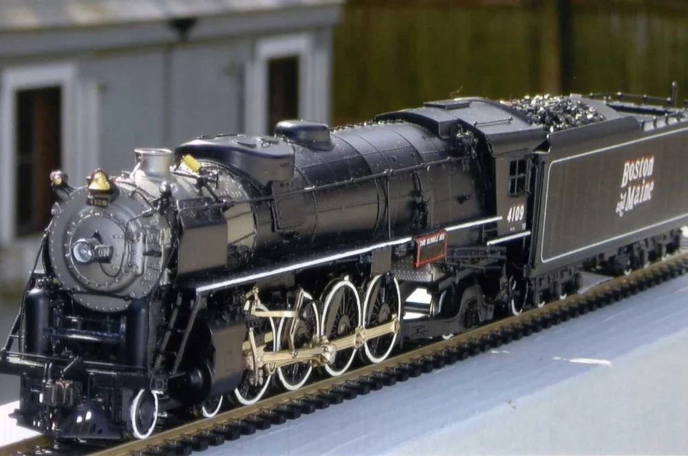 Model of B&M No. 4109 “The Bumble Bee,” (4-8-2) Class R-1. Robert F. Wilner photo. Digital image made from photograph in Boston & Maine Railroad Historical Society Archives. Copyright Boston & Maine Railroad Historical Society, Inc. Photo 424