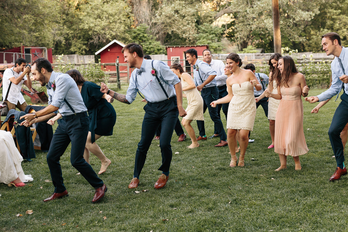 Lyons-Farmette-Wedding-Photographer-Lucy-Austin-Flash-Mob-Dance-49.jpg