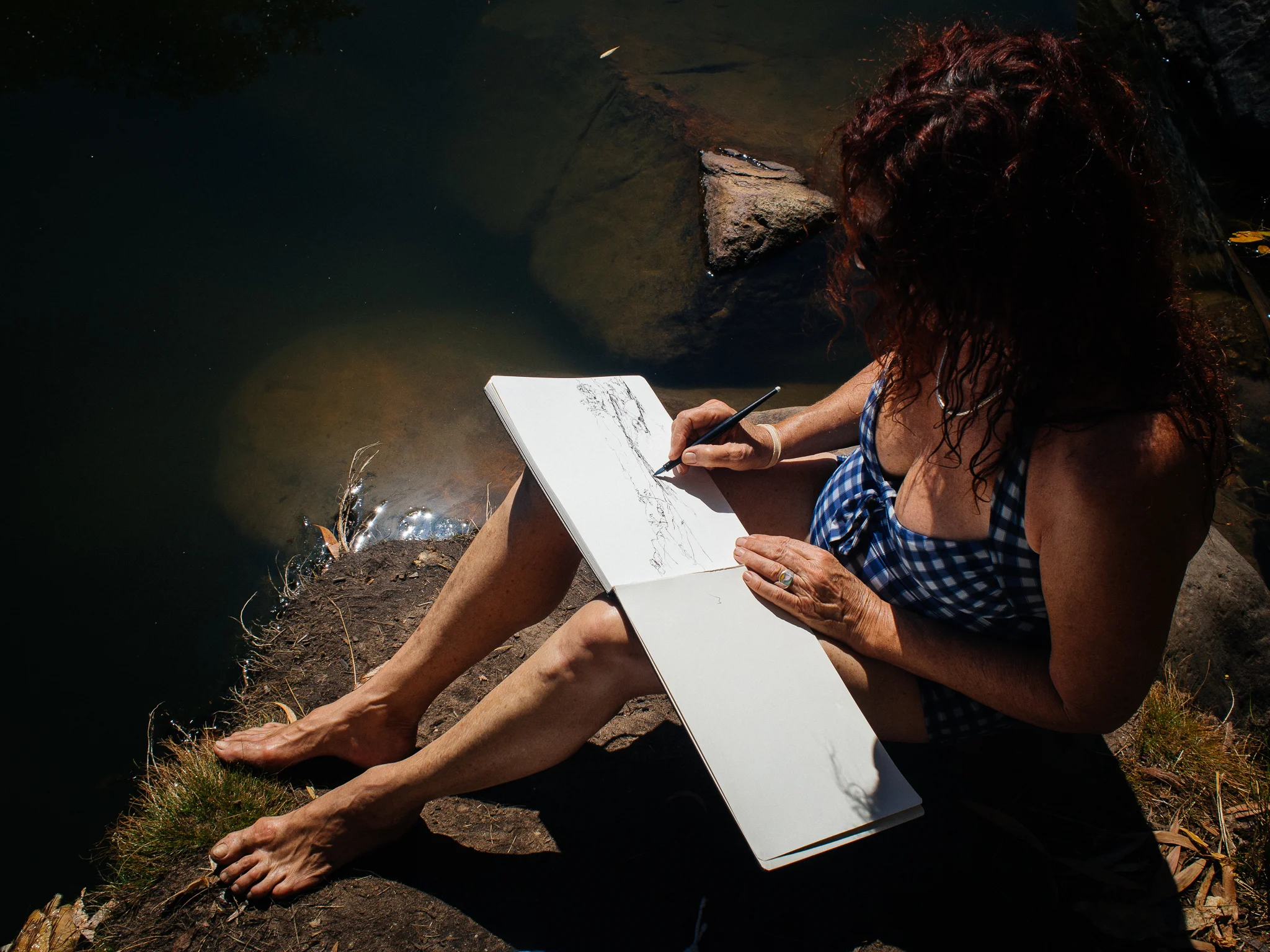 En plein air drawing Top of Gunlom Falls NT.