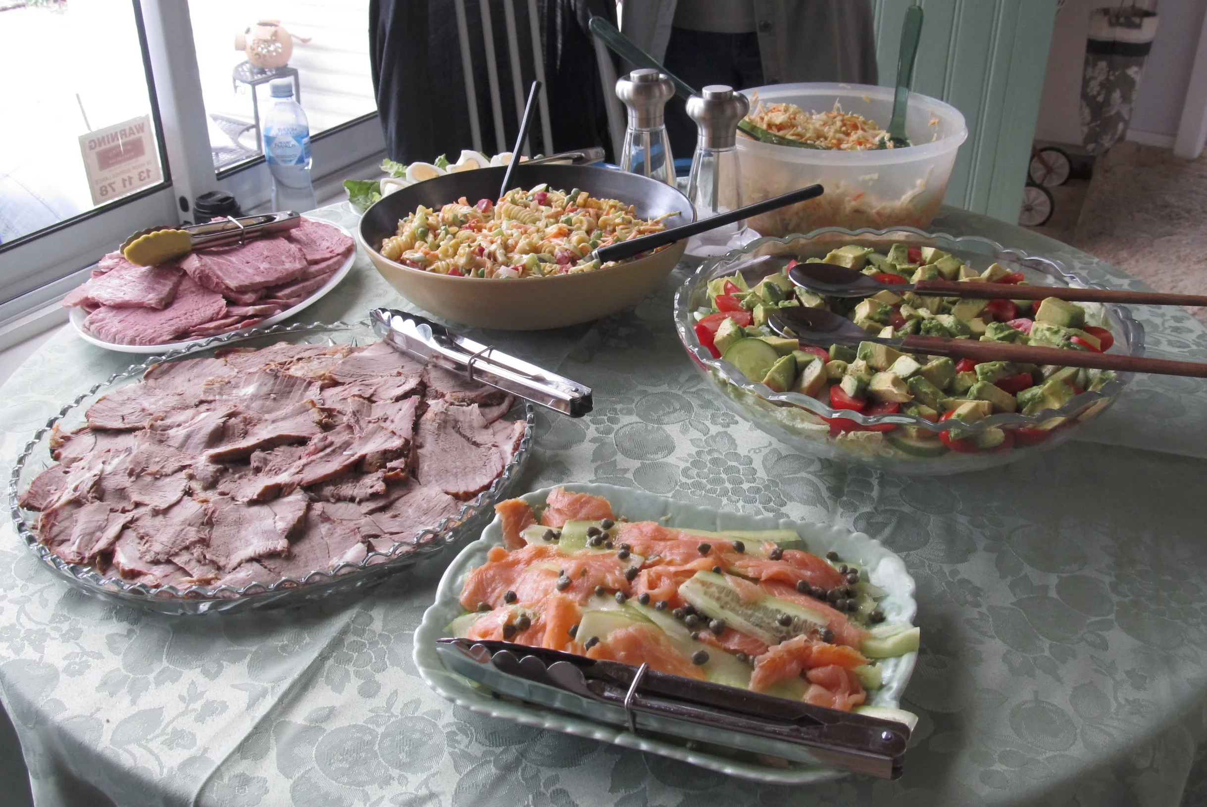 Aunty Edna and Aunty Kathy KNOW how to put on a a Hogan feast. The main spread…. SPOILT!!