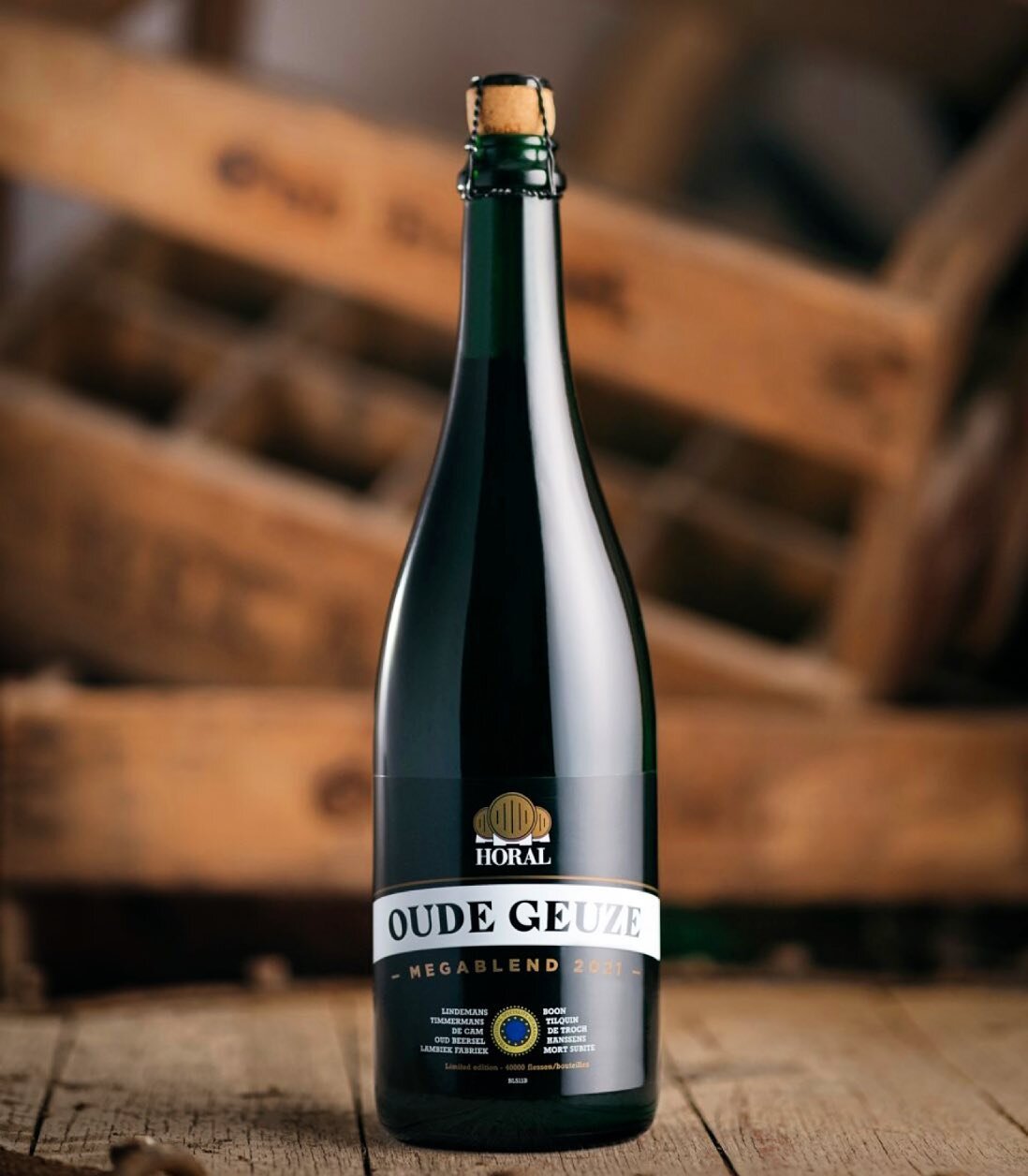 𝐇𝐎𝐑𝐀𝐋 𝐎𝐔𝐃𝐄 𝐆𝐔𝐄𝐙𝐄 𝐌𝐄𝐆𝐀𝐁𝐋𝐄𝐍𝐃 𝟐𝟎𝟐𝟏

Produced every 2 years to commemorate Toer de Geuze, 2021 is a blend of young and old lambic from all HORAL members @brouwerij_boon De Oude Cam, De Troch, Hanssens, Lambiek Fabriek, @lindema
