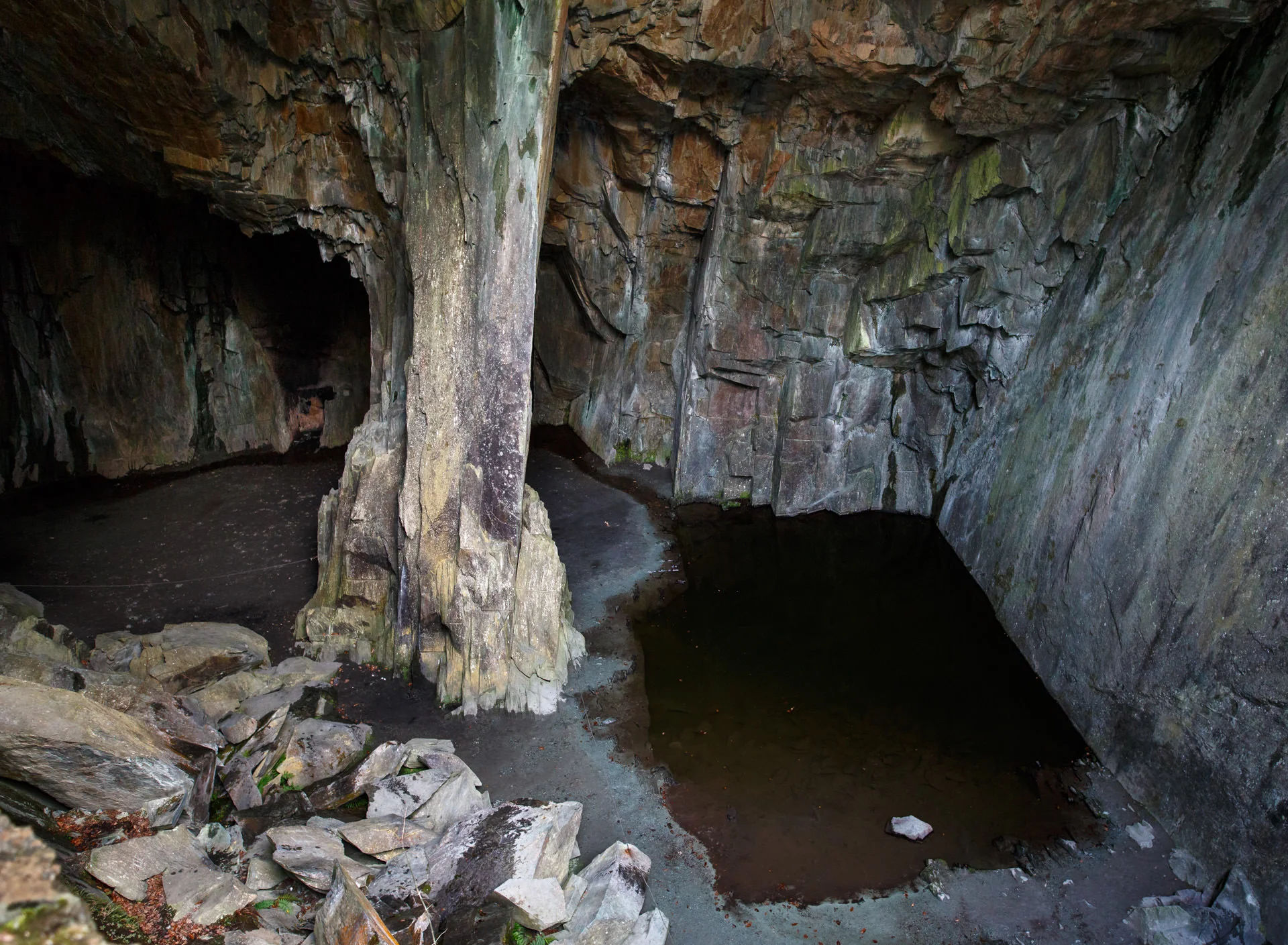 ...last time I was here I explored this lower section.