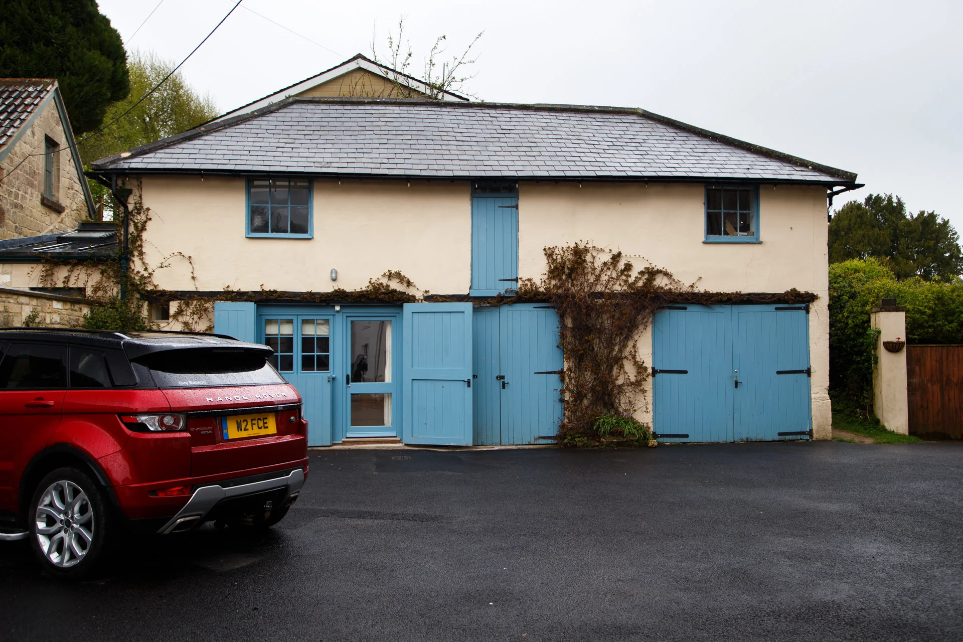 We stayed at the converted left-half of the Coach House at Bloomfield Crescent, Odd Down. This was in a pleasant and quiet area at the far end of the enclosed crescent, just off the main road.