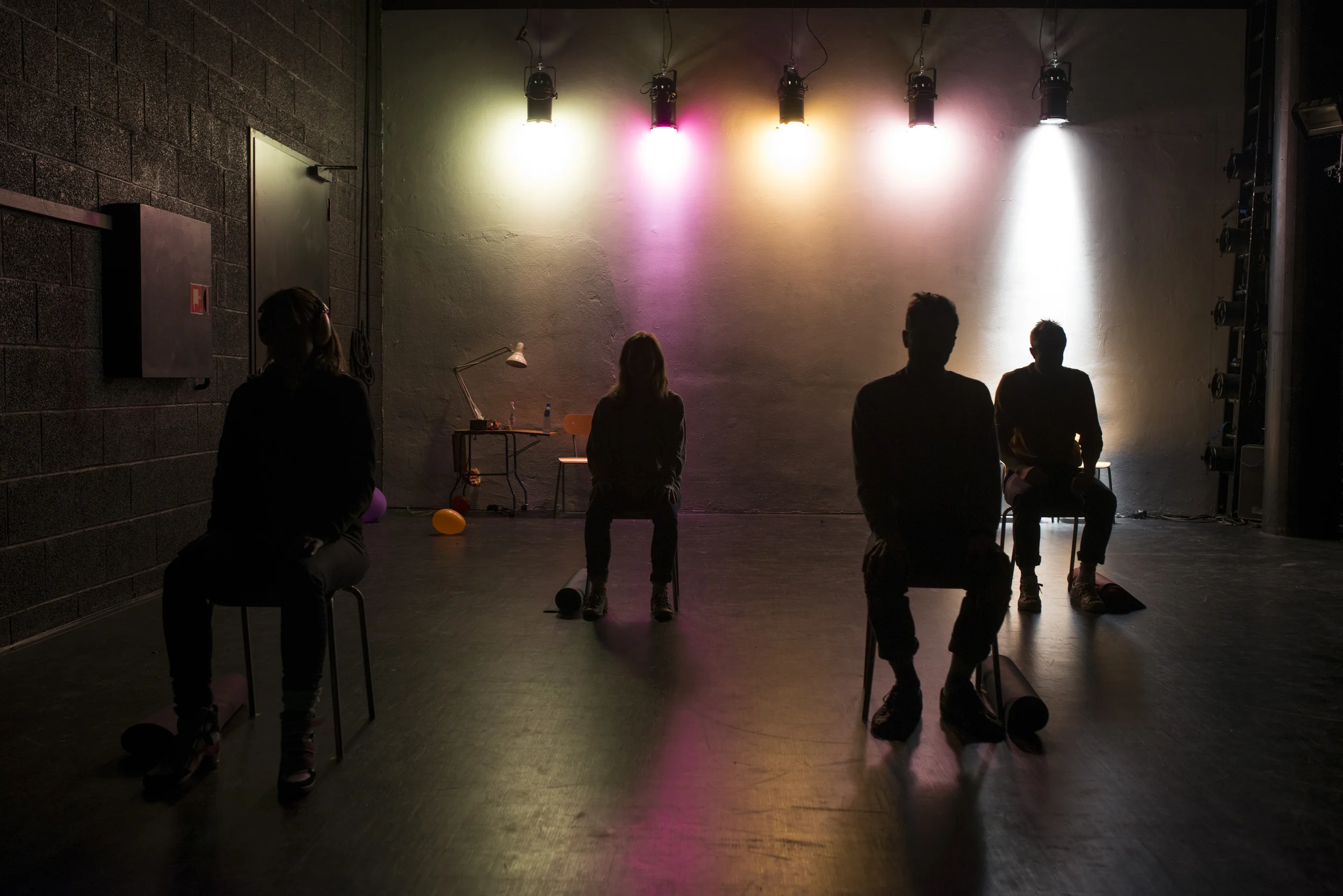 You could regard the performance as a meditation. When you meditate, emotions come and go, pleasant and unpleasant. The meditative practice, speculative as it may seem, consists of observing thoughts and emotions and their effects, acknowledge them and let them be. The expressions of emotions, the intensity and emotionality that are produced on stage in this performance do not want anything from the audience, the emotions exhibit themselves with their effects through the actors and it its up to the audience member to create logic, possible narratives or just observe themselves and the work.