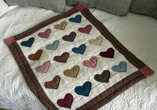 applique hearts wallhanging