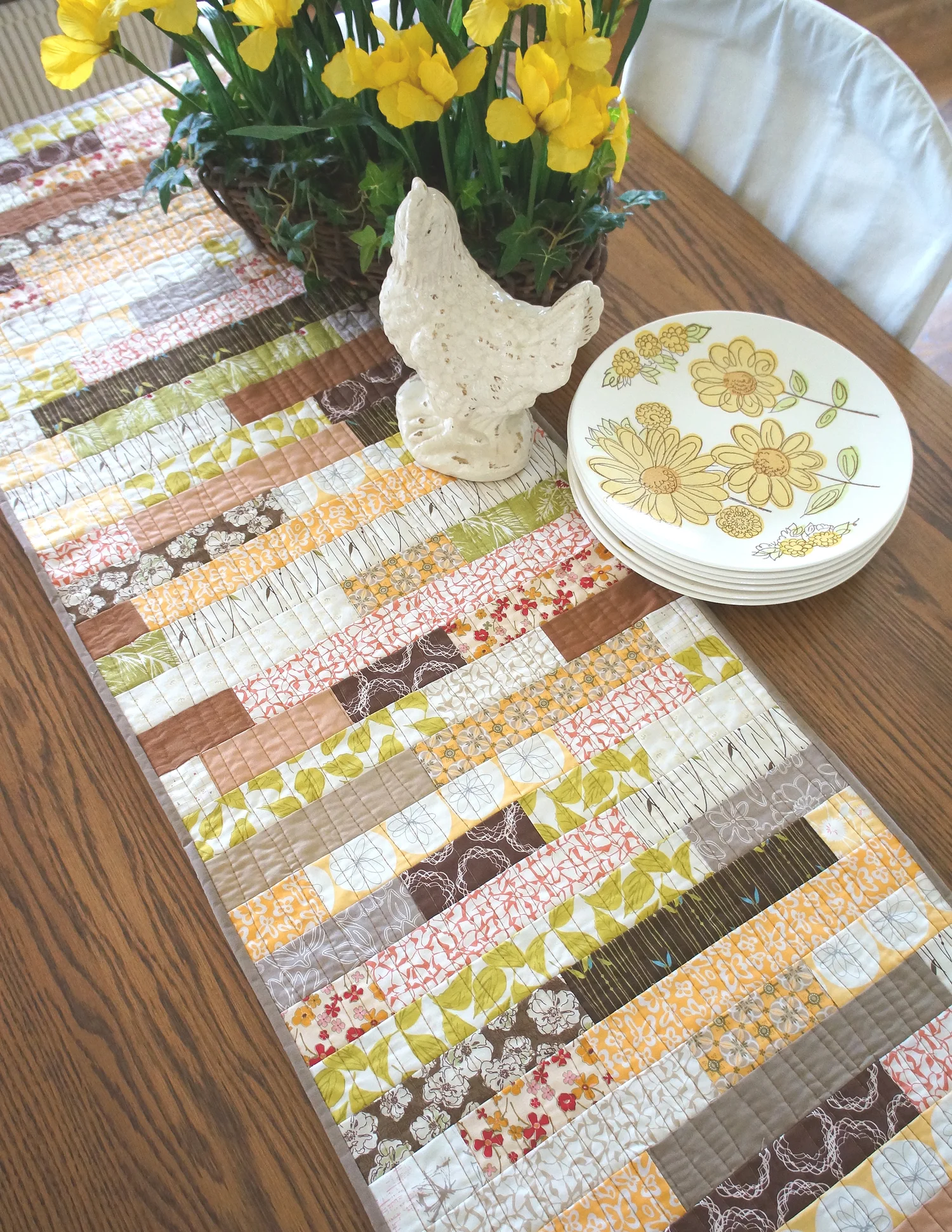 "Stacked Strips” is a Free Amish Quilted Table Runner Pattern designed by Sharon from Sharon Holland Designs!