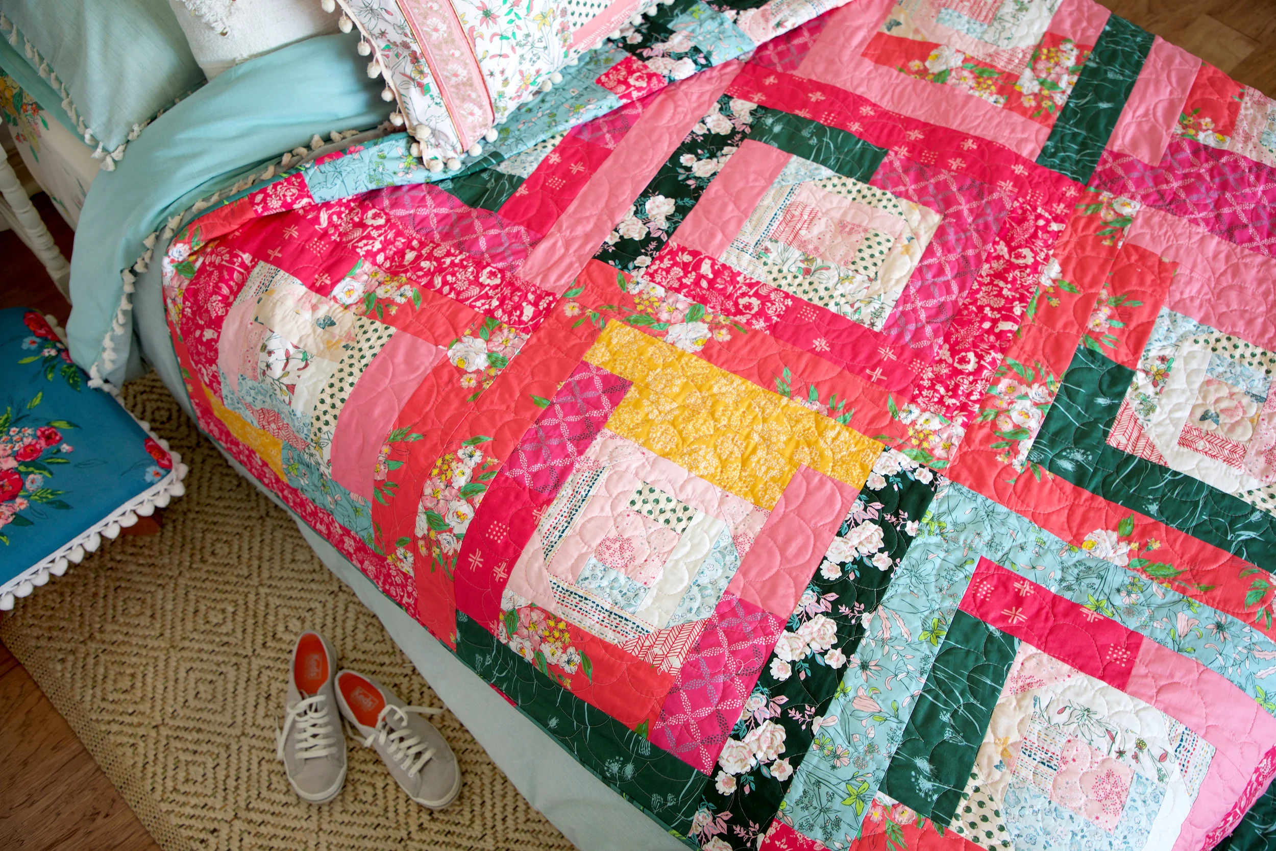 Tracery Rose Quilt reduced.jpg