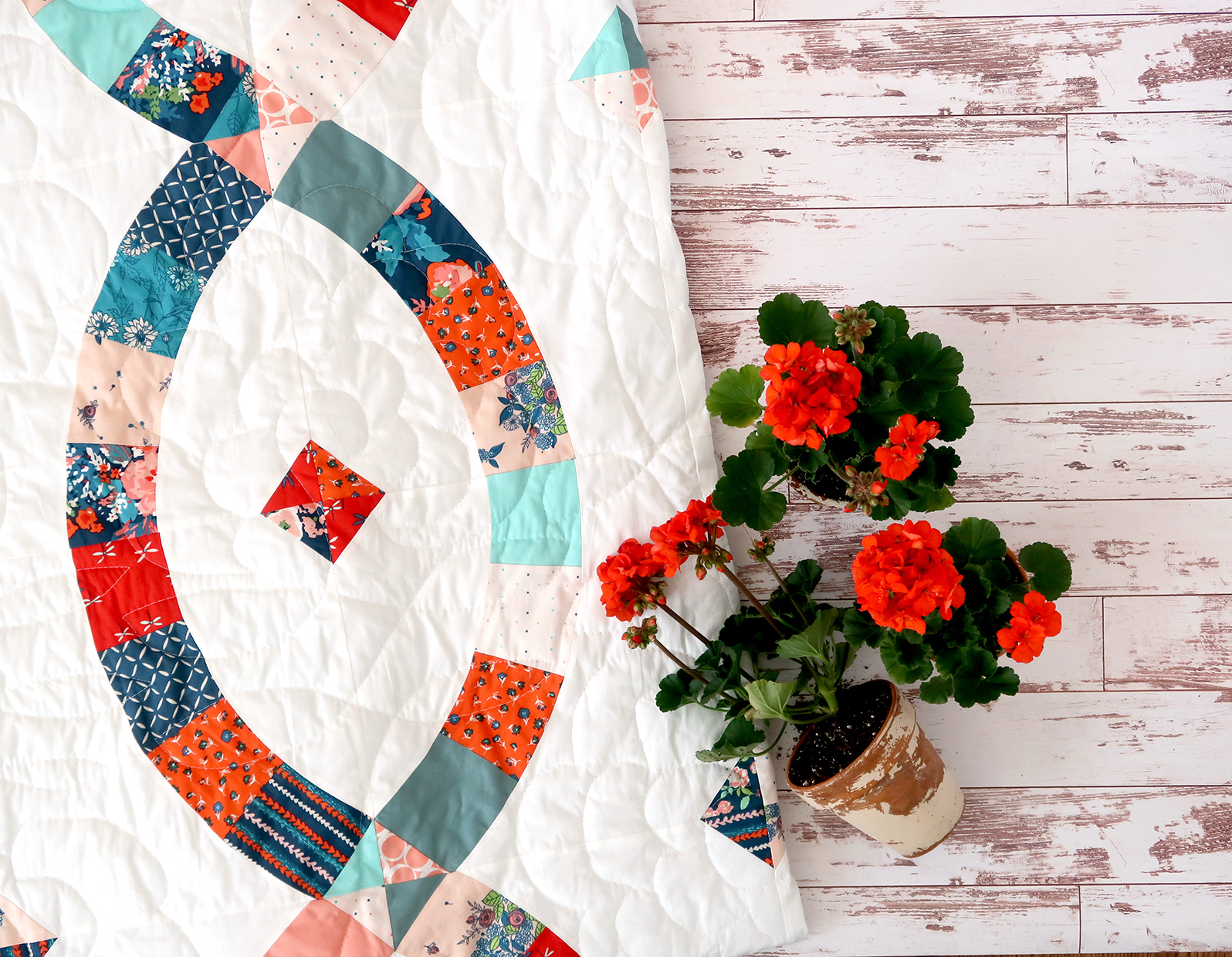 Infinity Loop Quilt designed, made, and photographed by Sharon Holland