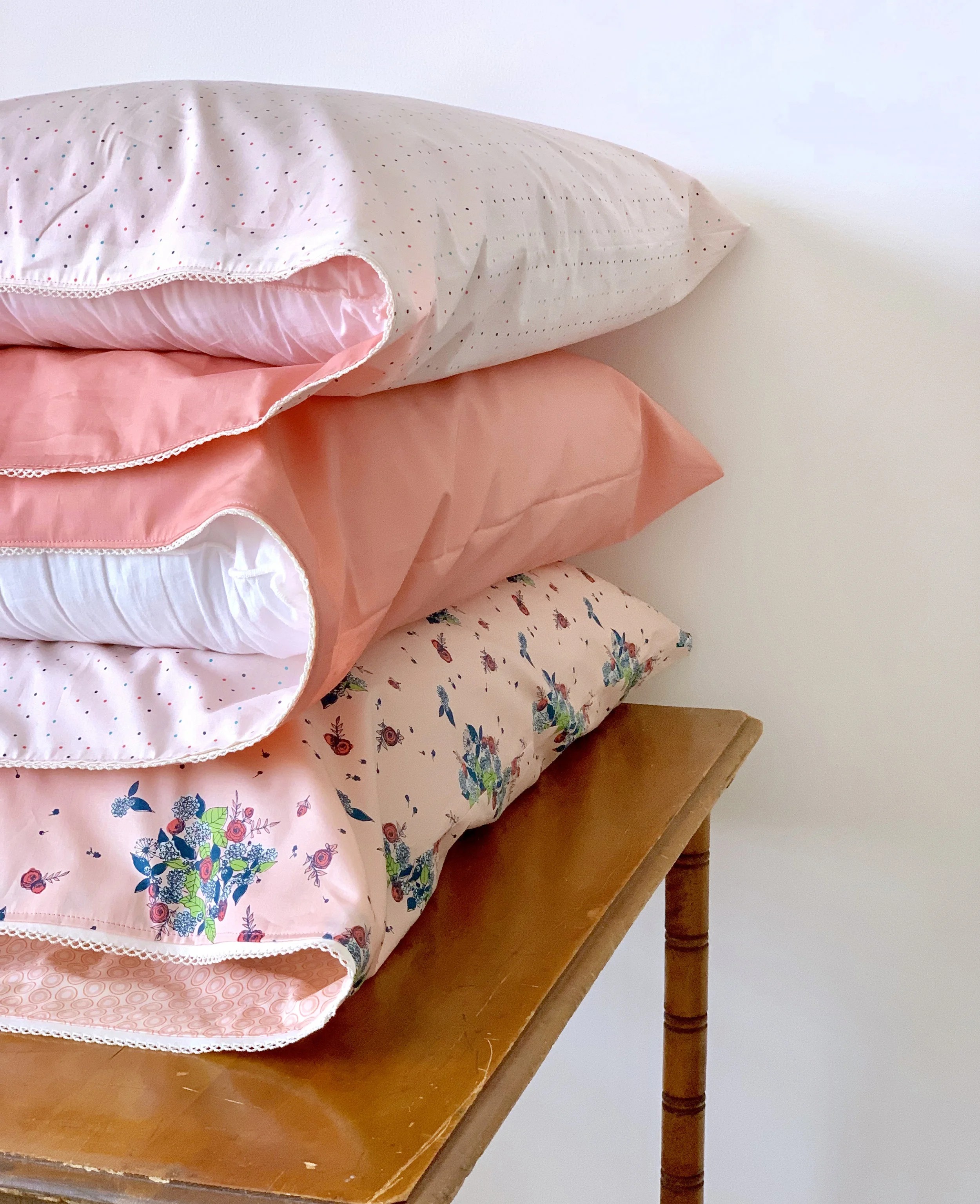 Reversible Pillow Case tutorial by Tidbits made by Sharon Holland
