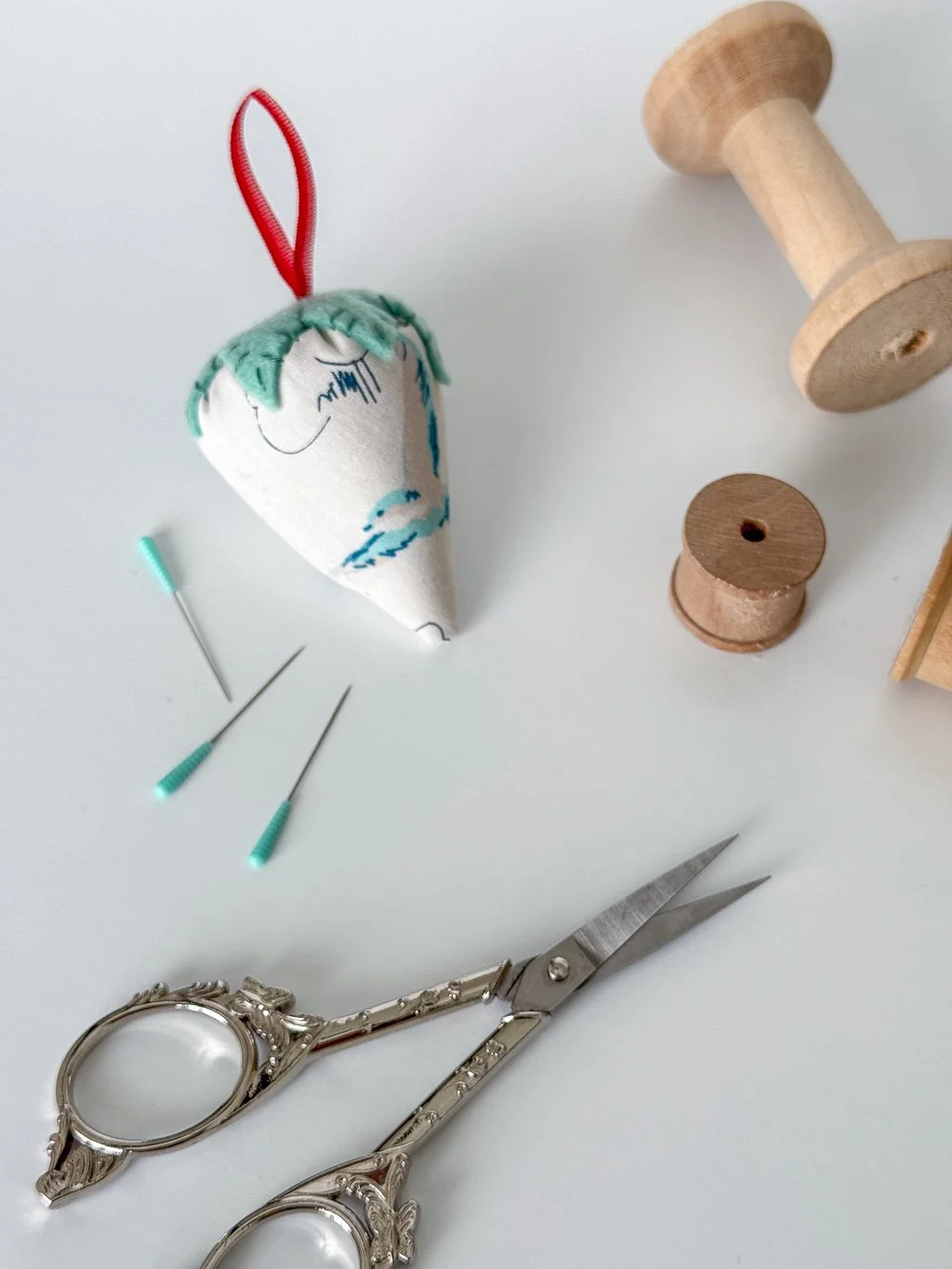 Strawberry Pincushion-11.jpg