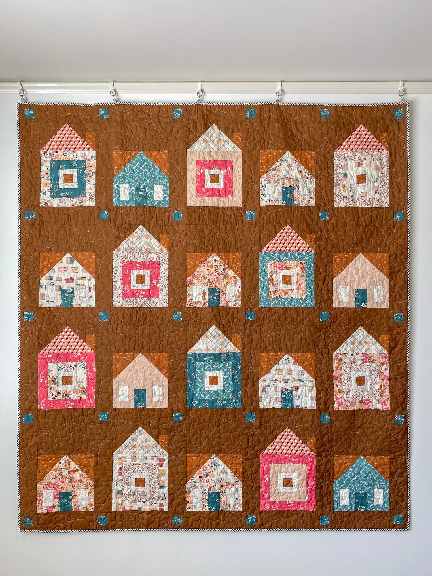 "Sweet Home” is a Free Quilt Along Pattern designed by Sharon from Sharon Holland Designs!