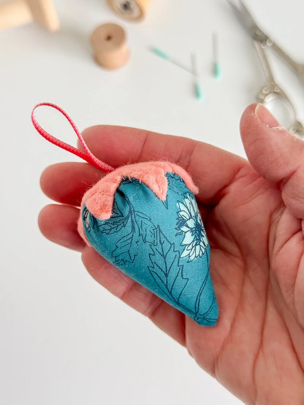 Strawberry Pincushion-07.jpg