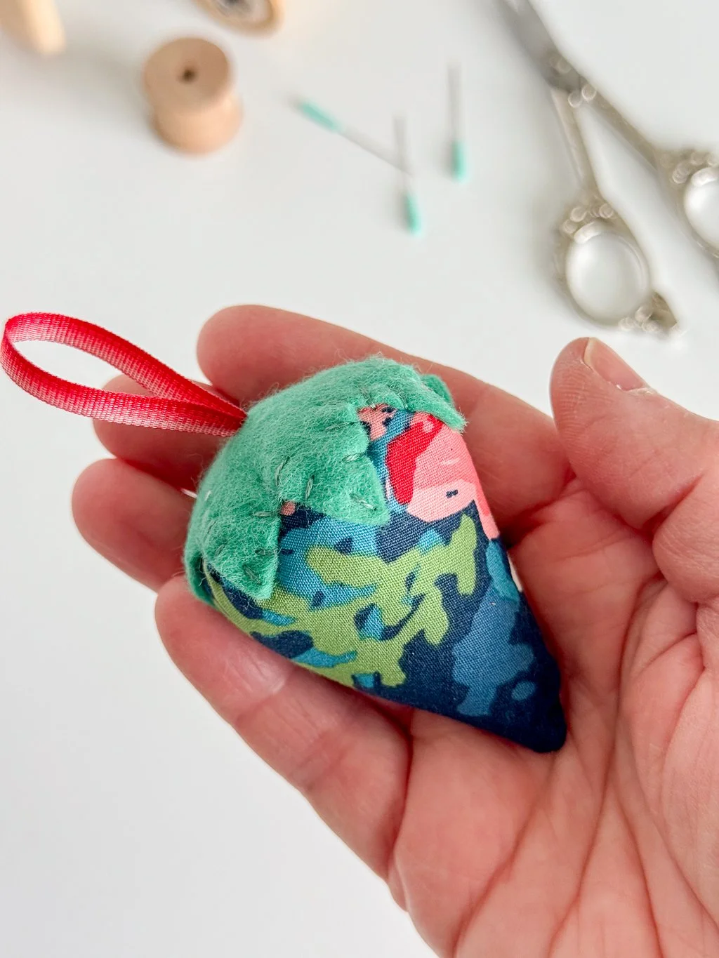 Strawberry Pincushion-01.jpg
